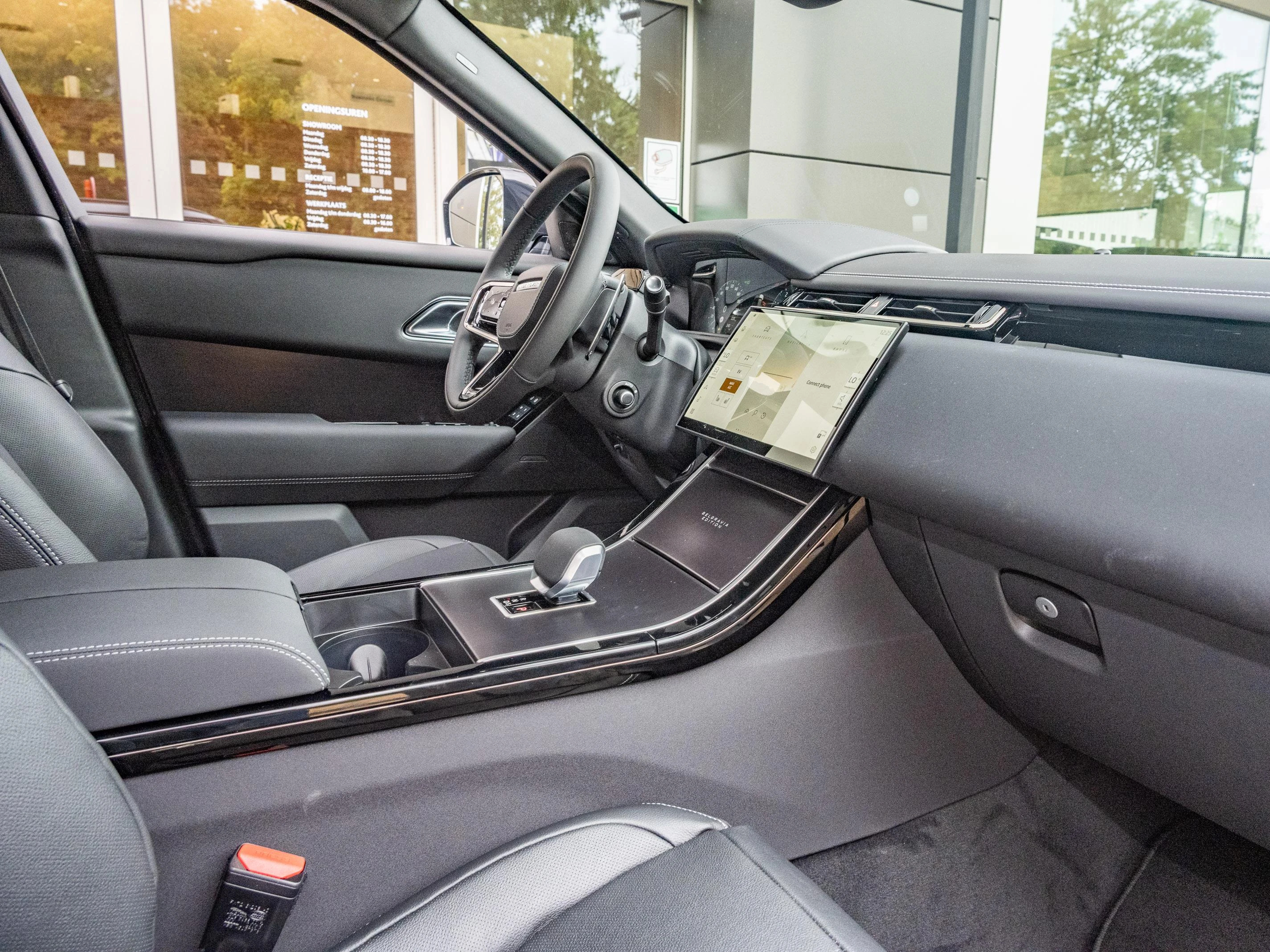 Land Rover-Range Rover Velar-image-8