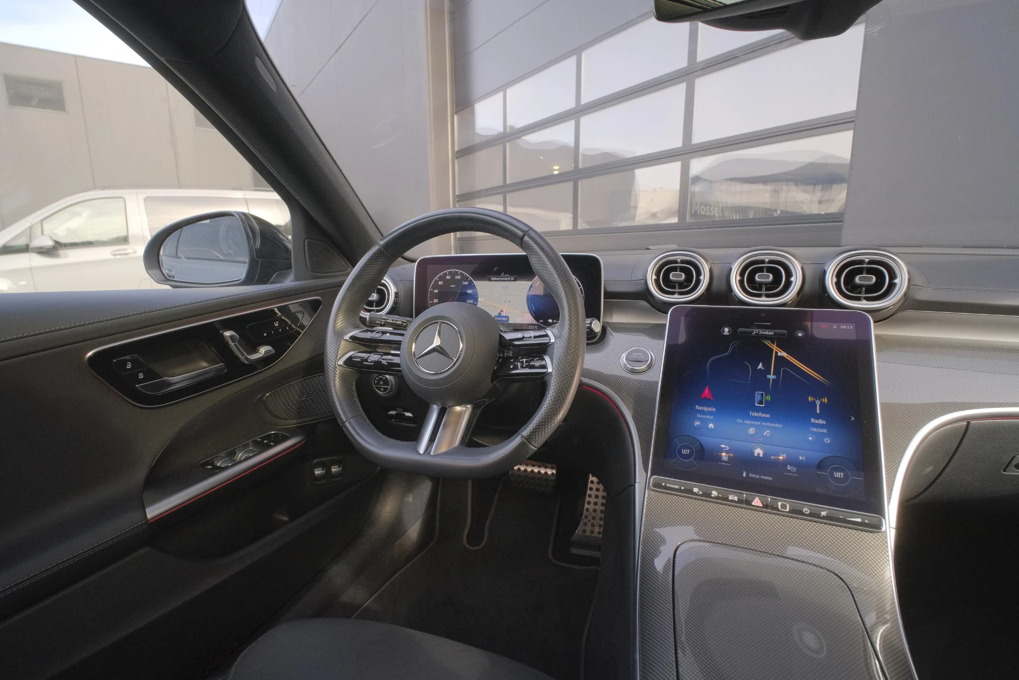 Mercedes-Benz-C-Klasse-image-17
