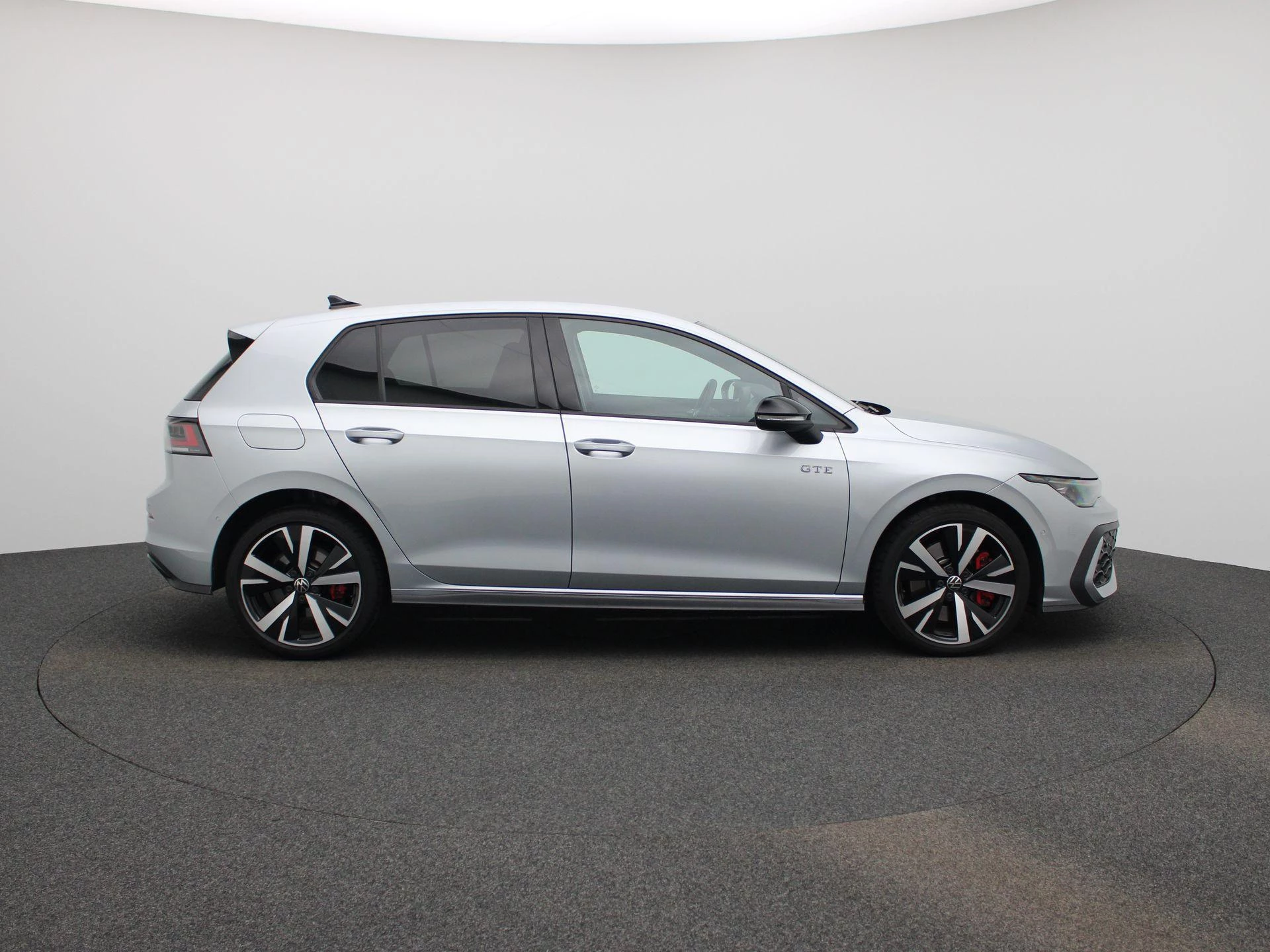 Volkswagen-Golf-image-5