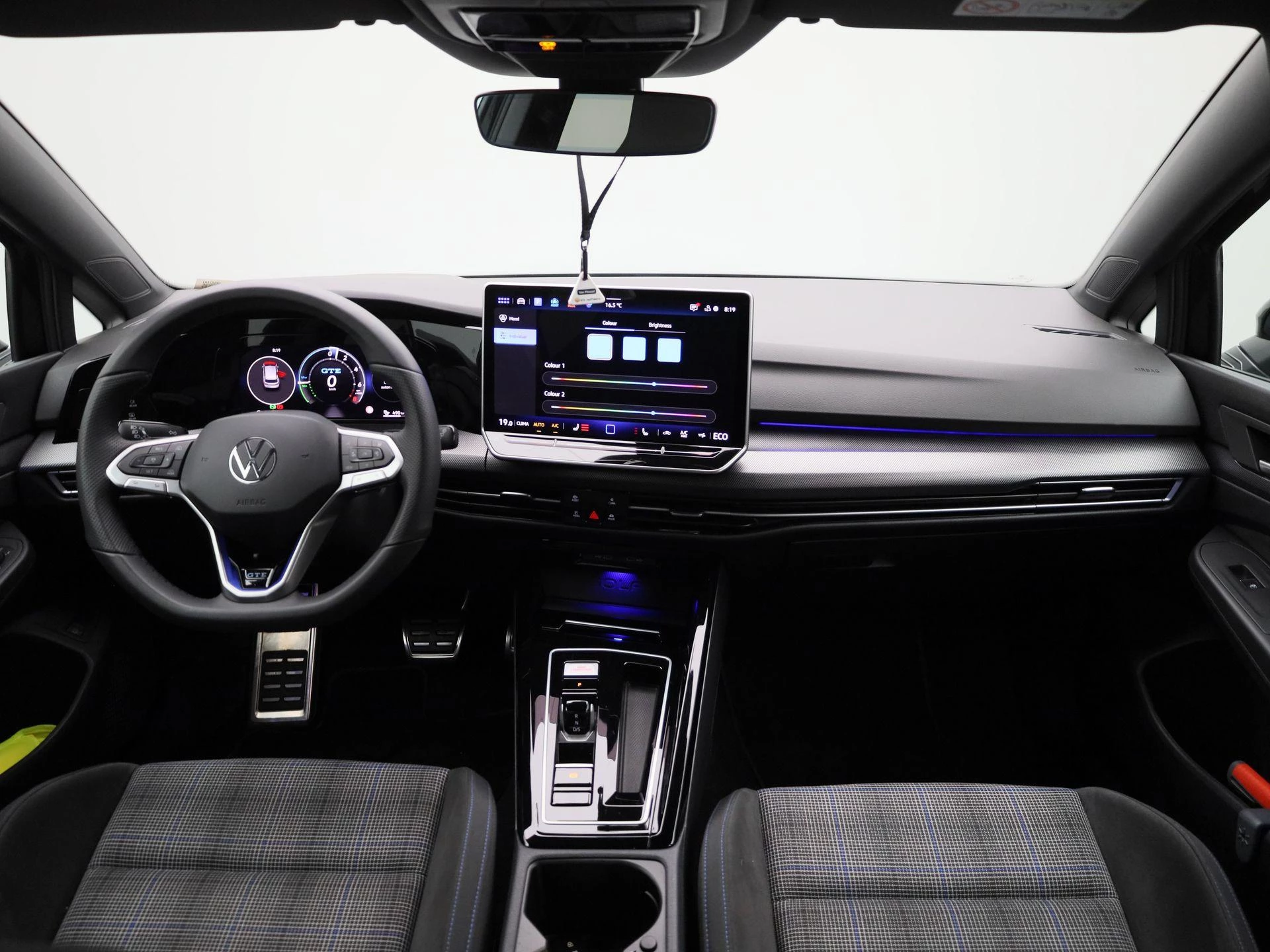 Volkswagen-Golf-image-39
