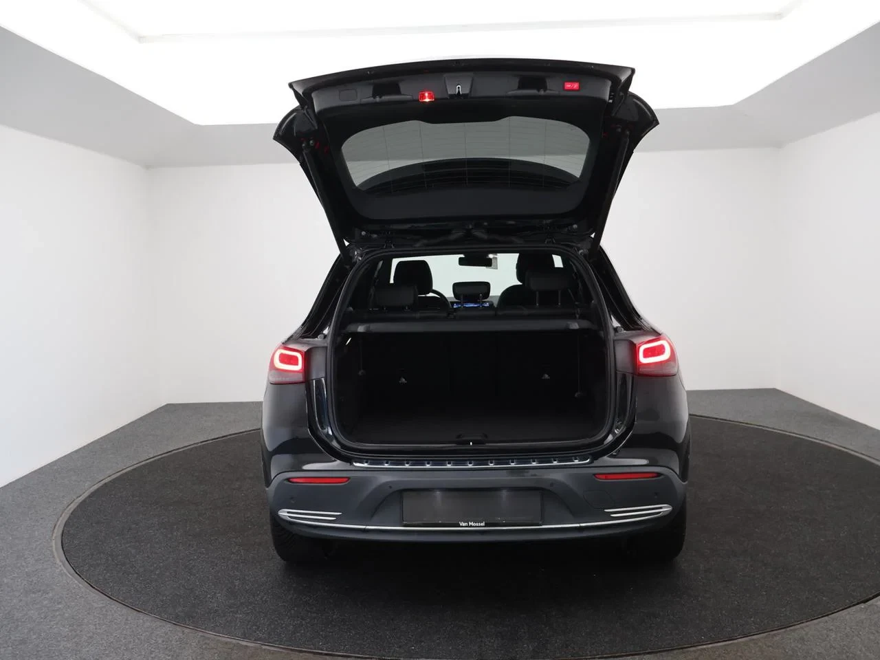 Mercedes-Benz-EQA-image-18