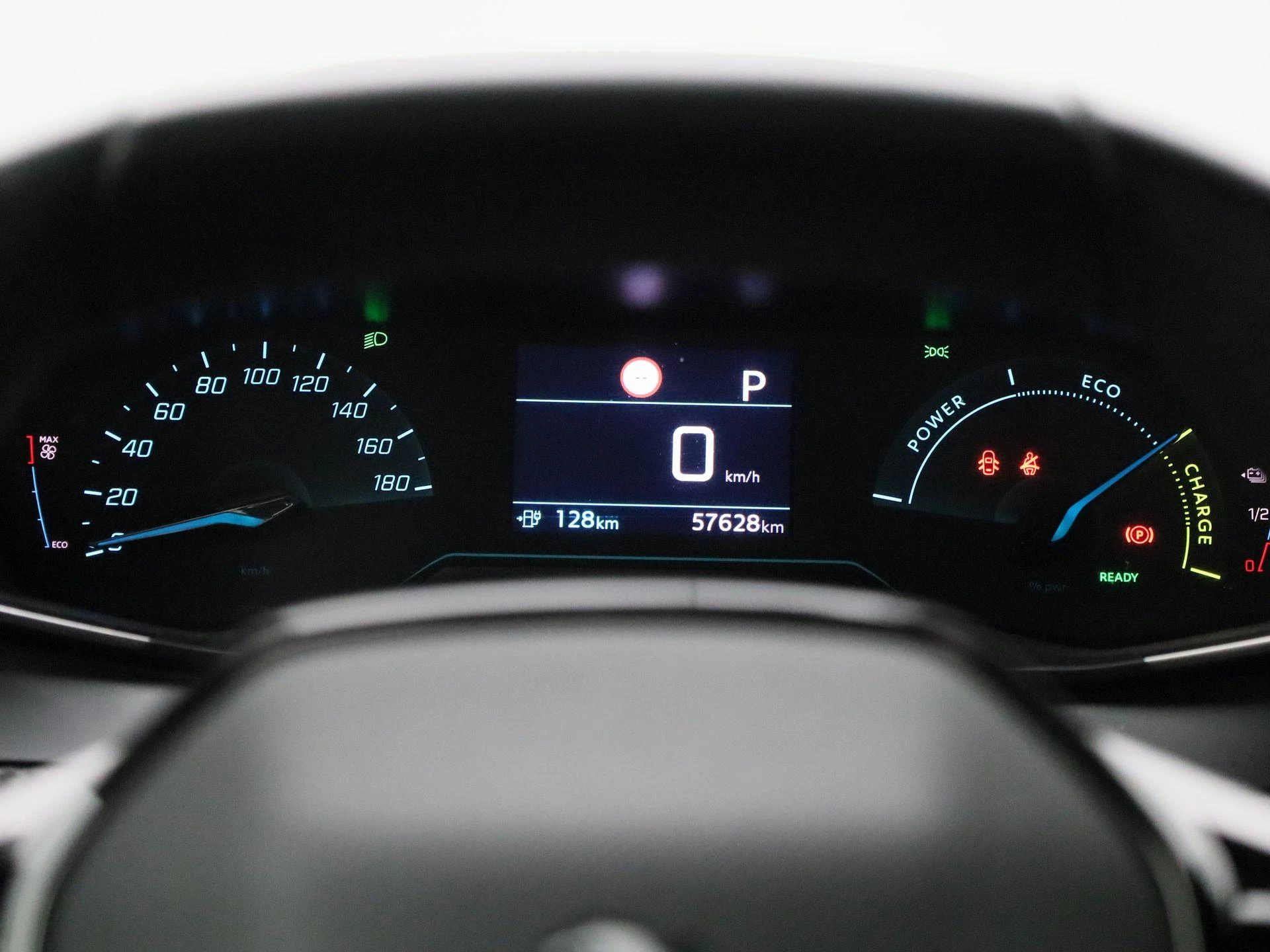 Peugeot-e-2008-image-8