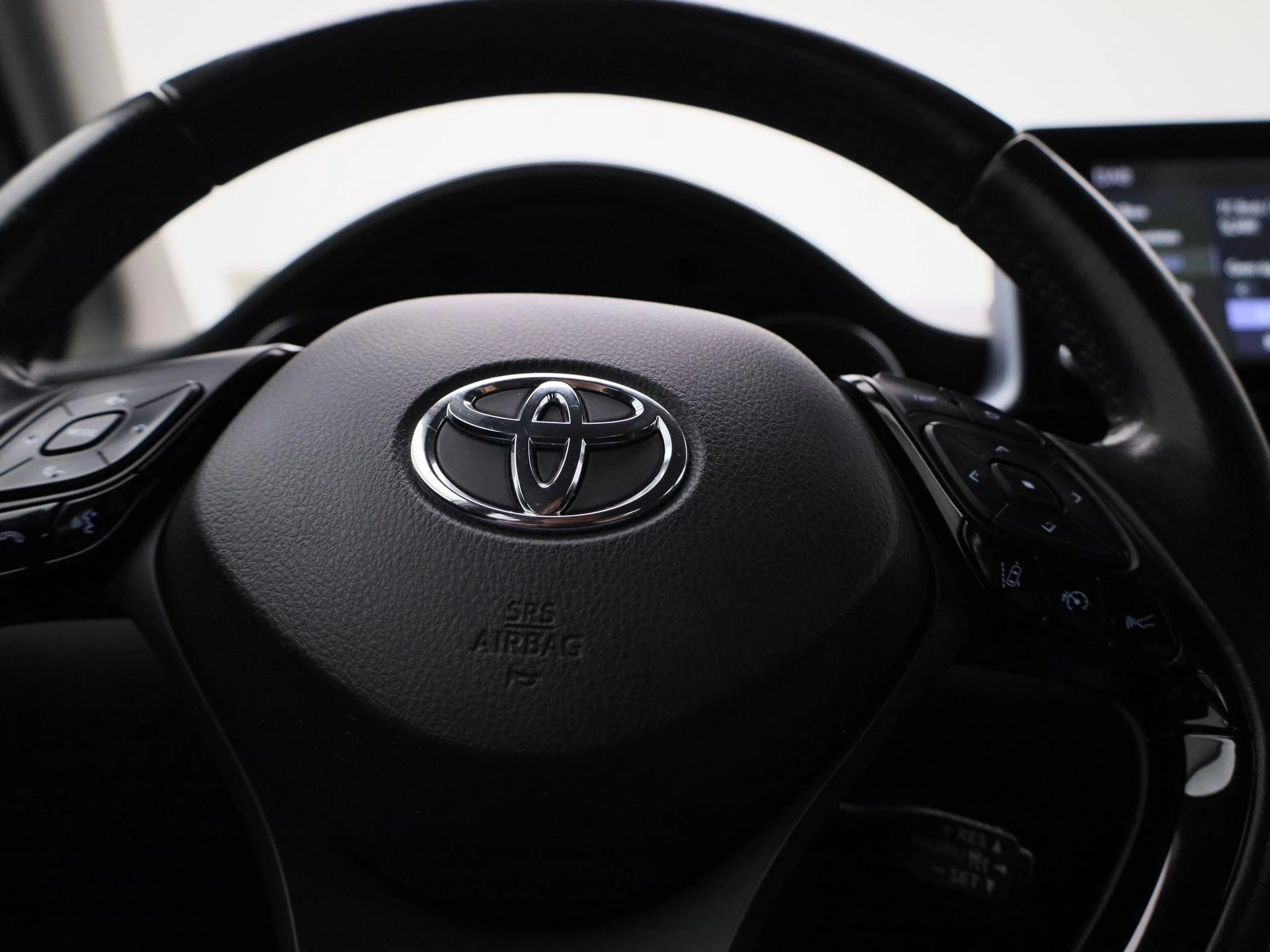 Toyota-C-HR-image-27