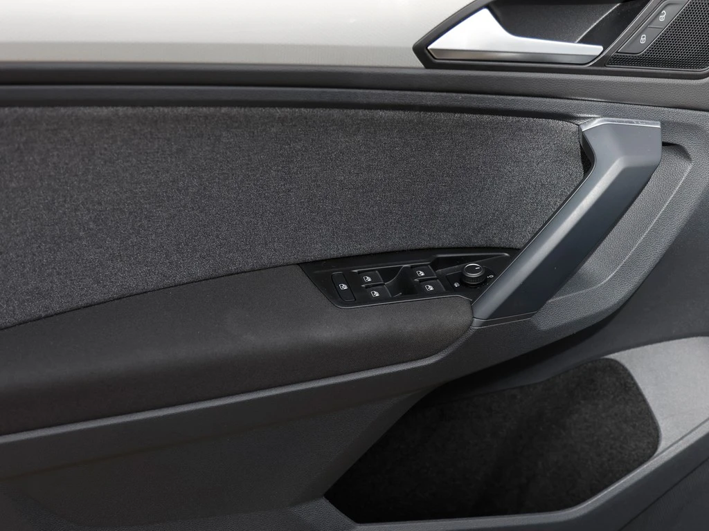 Volkswagen-Tiguan-image-13