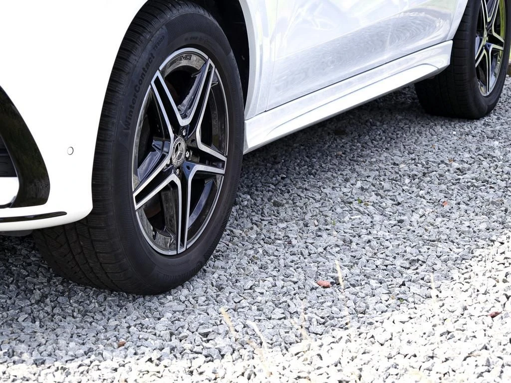 Mercedes-Benz-GLE 300 d-image-6