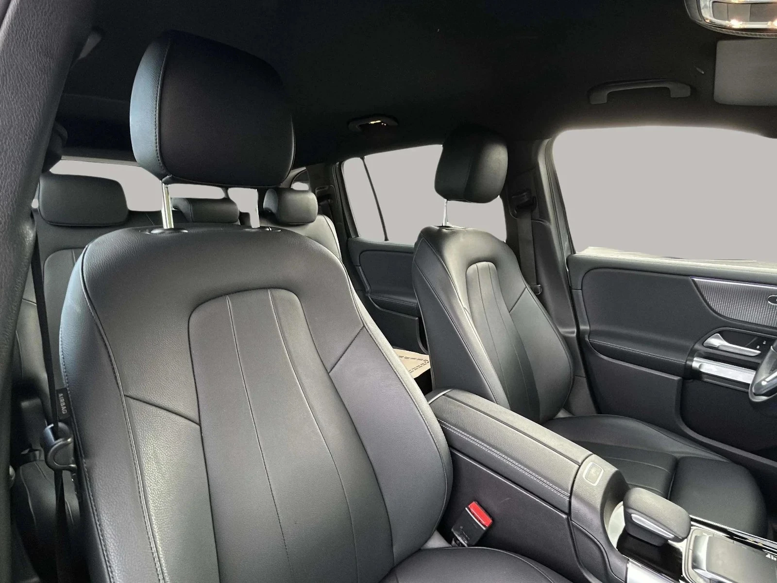 Mercedes-Benz-EQB-image-19