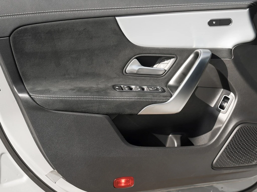 Mercedes-Benz-CLA-image-17