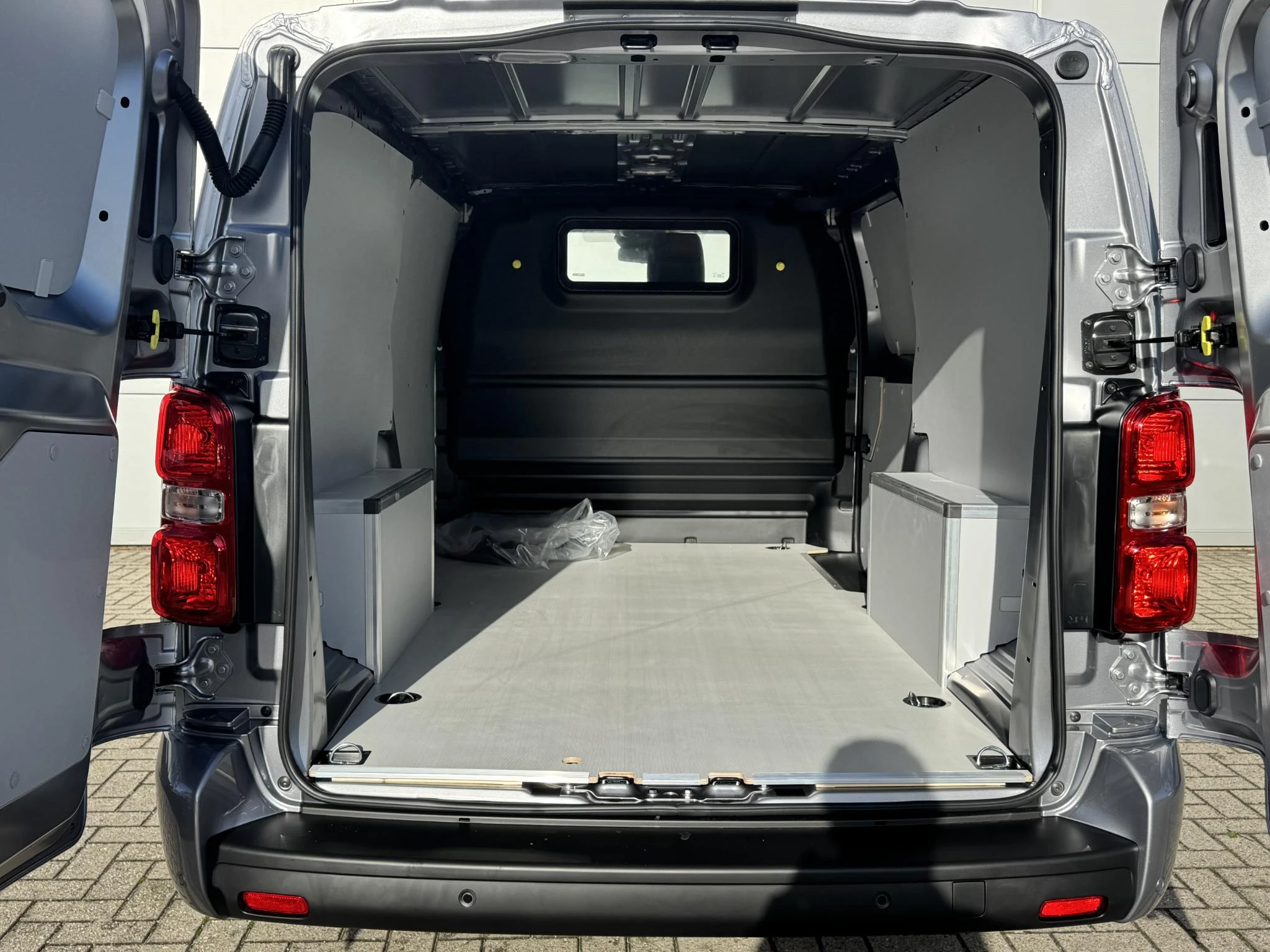 Peugeot-e-Expert-image-19