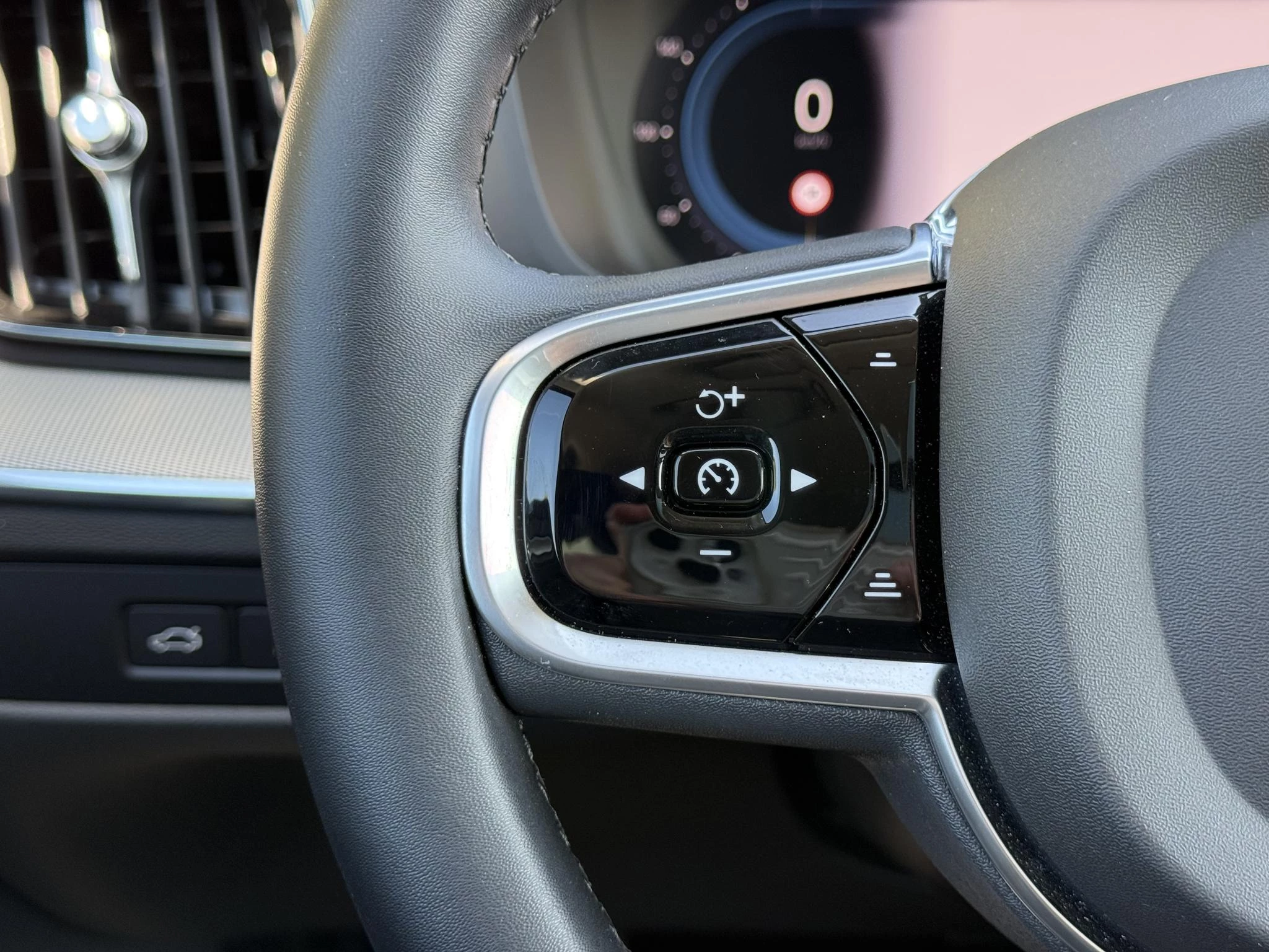 Volvo XC60 T6 Plug in Hybrid AWD Plus Dark
