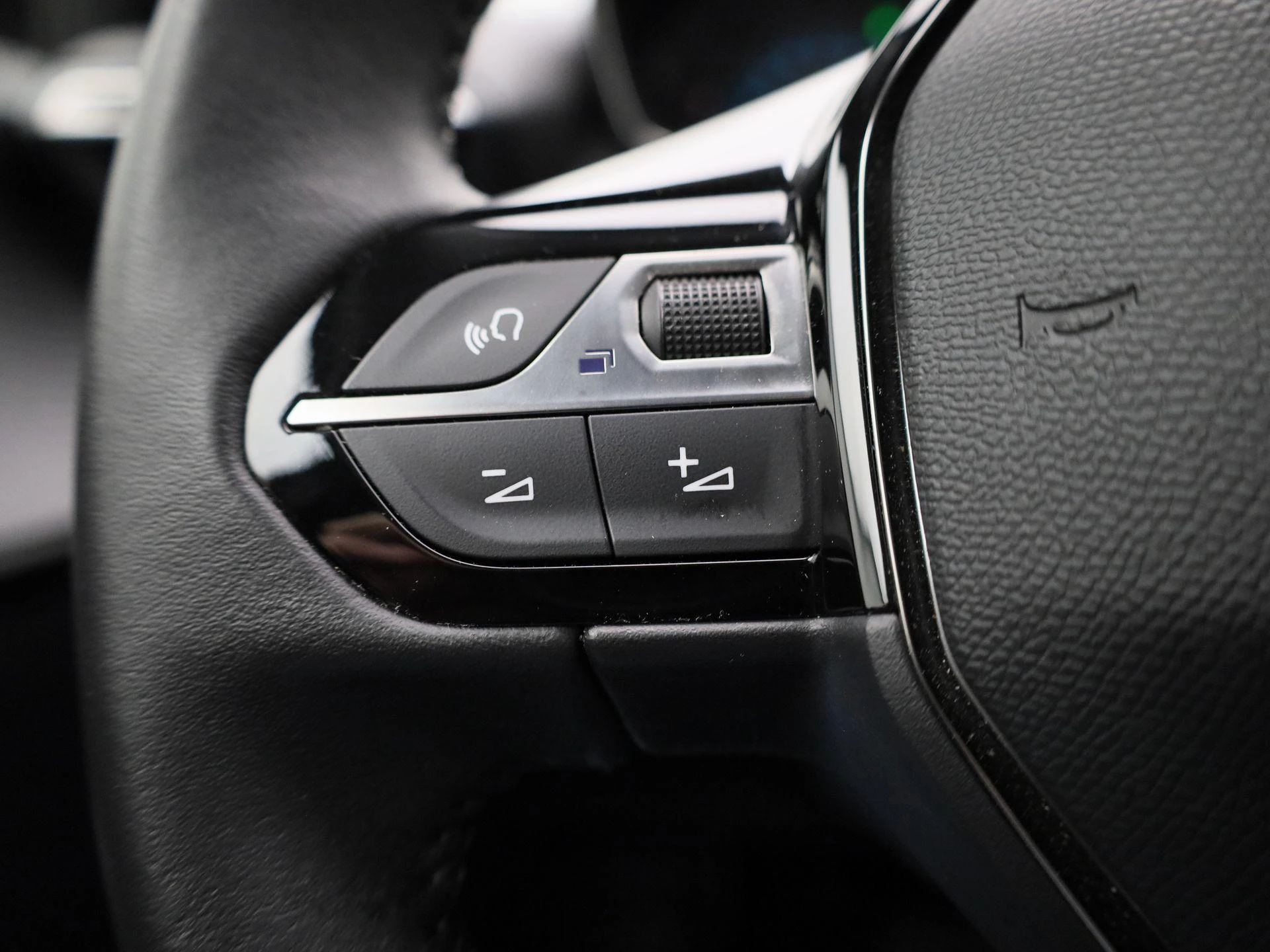 Peugeot-e-208-image-20