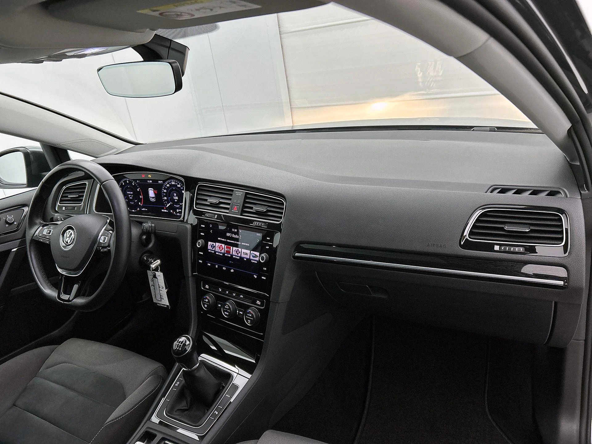 Volkswagen-Golf-image-19