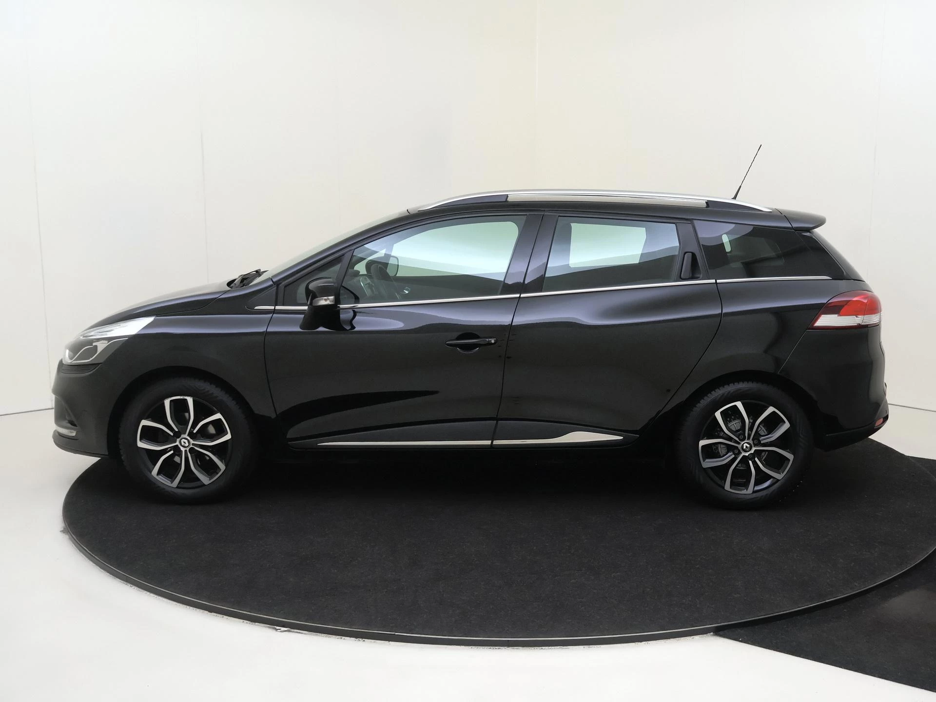 Renault-Clio-image-11