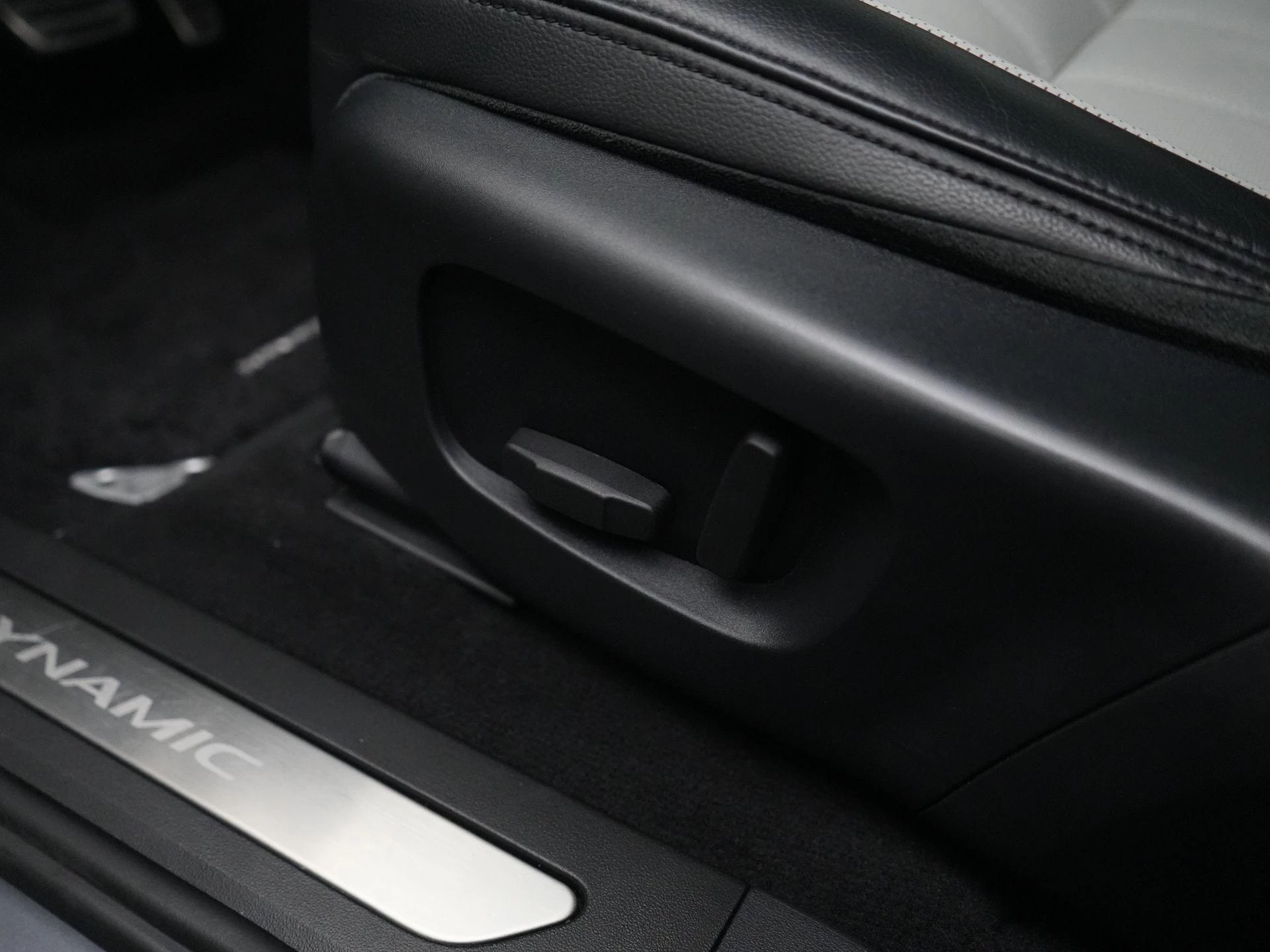 Land Rover-Range Rover Evoque-image-37