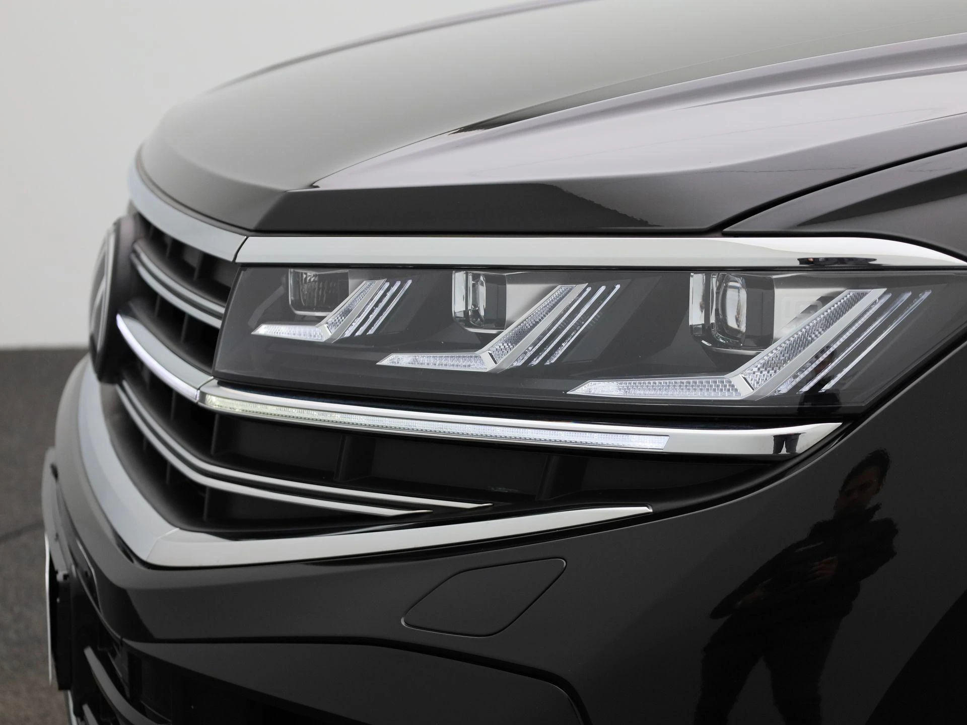 Volkswagen-Touareg-image-13