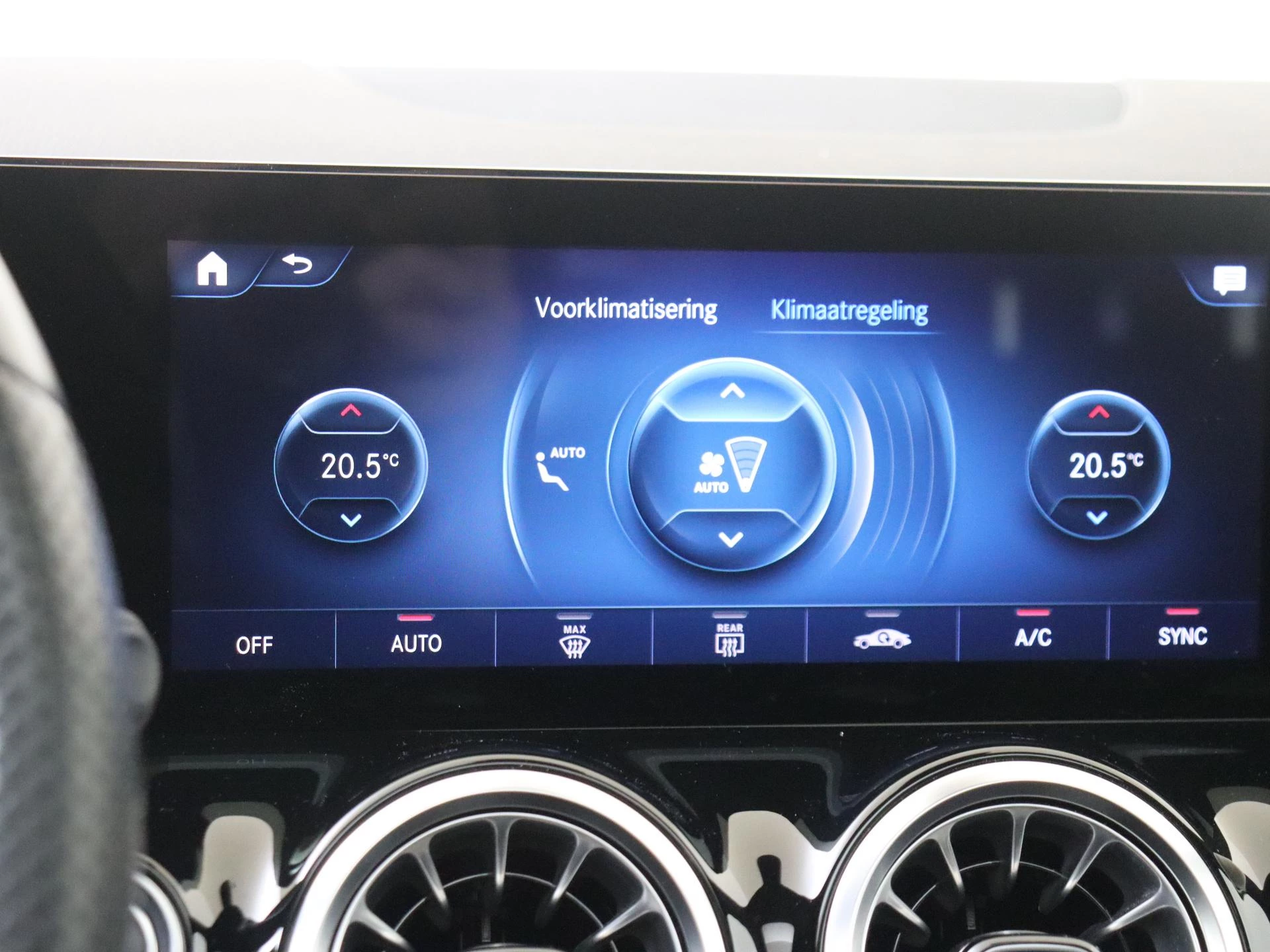 Mercedes-Benz-EQA-image-18