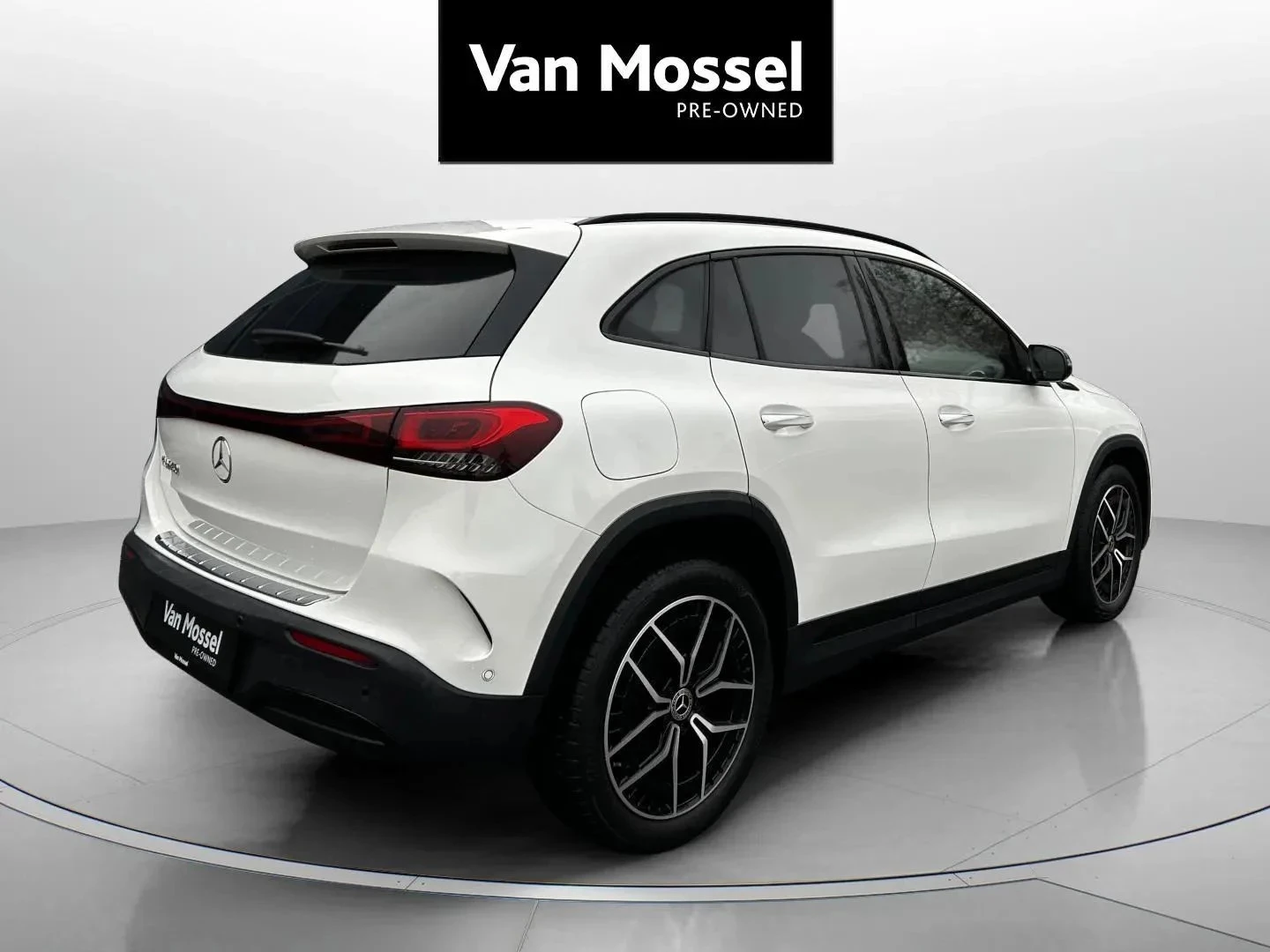 Mercedes-Benz-EQA-image-4