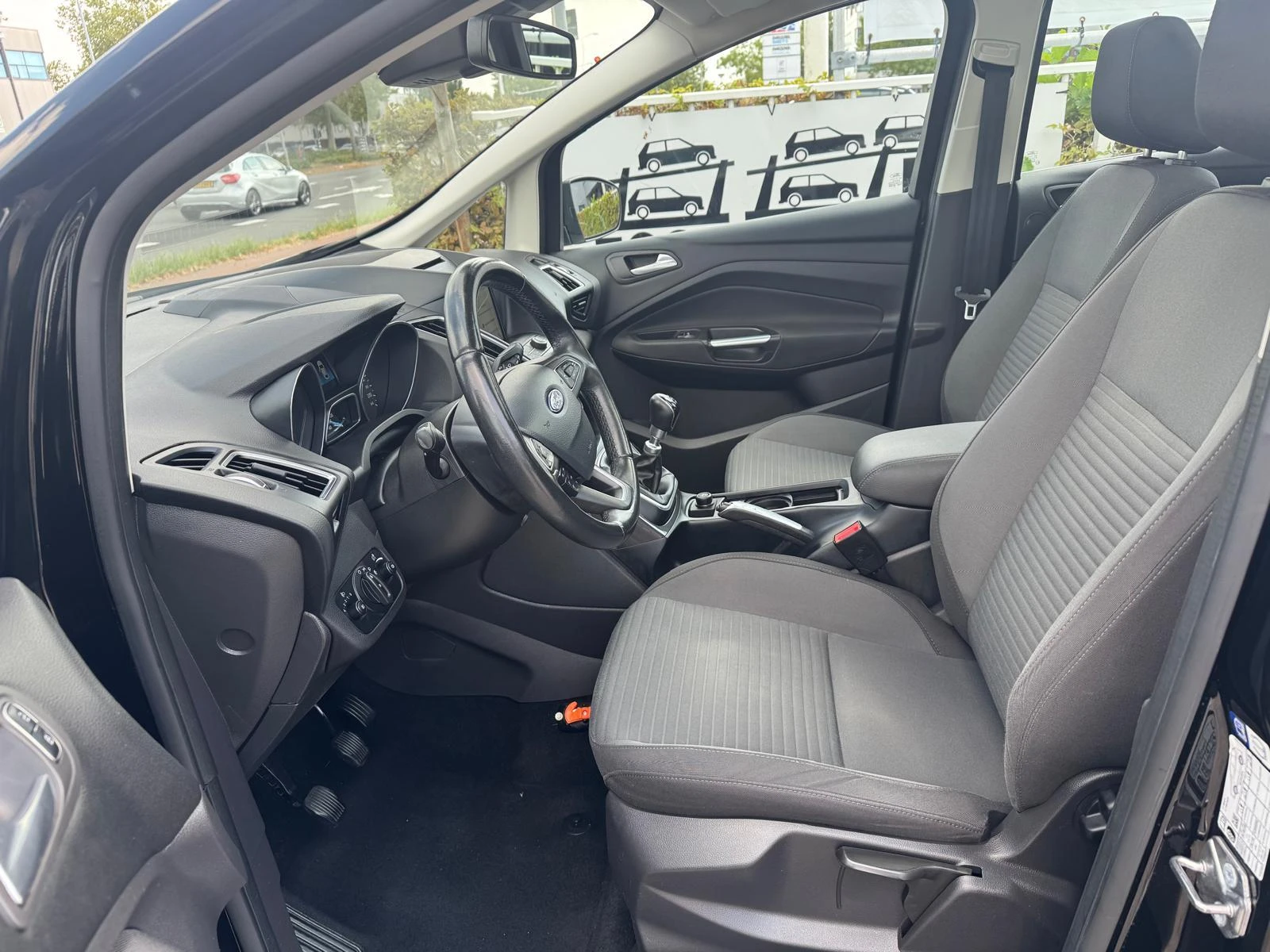 Ford-C-MAX-image-18