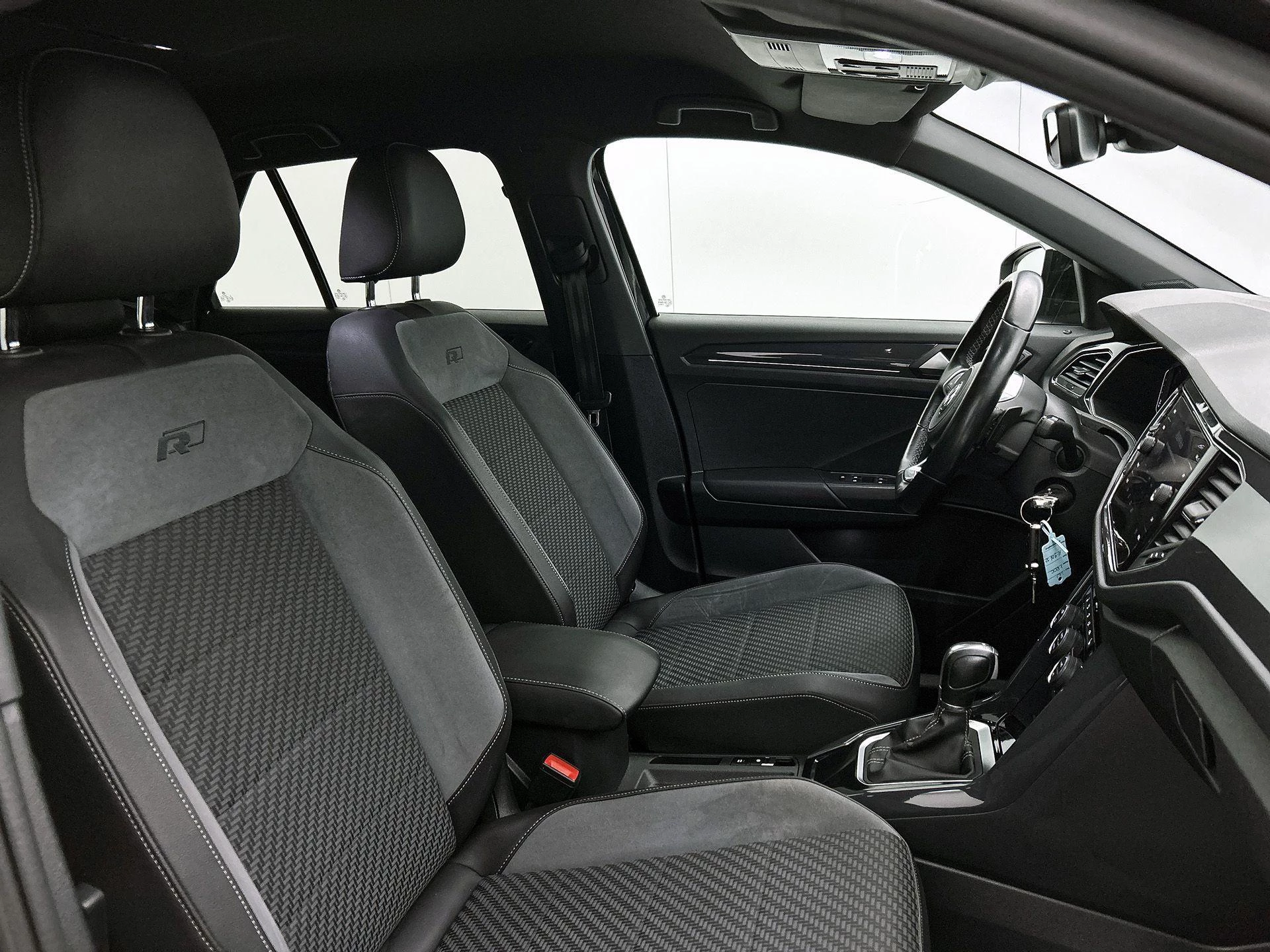 Volkswagen-T-Roc-image-32
