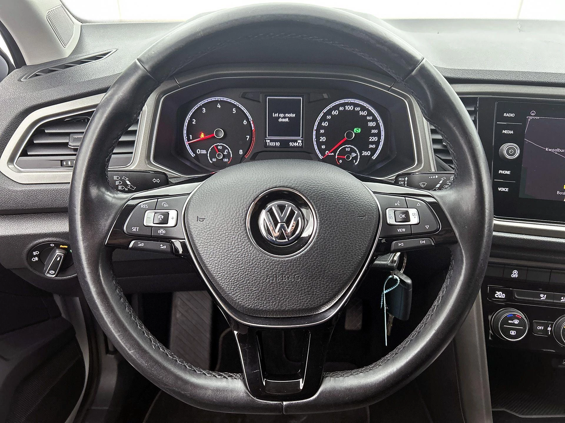 Volkswagen-T-Roc-image-33