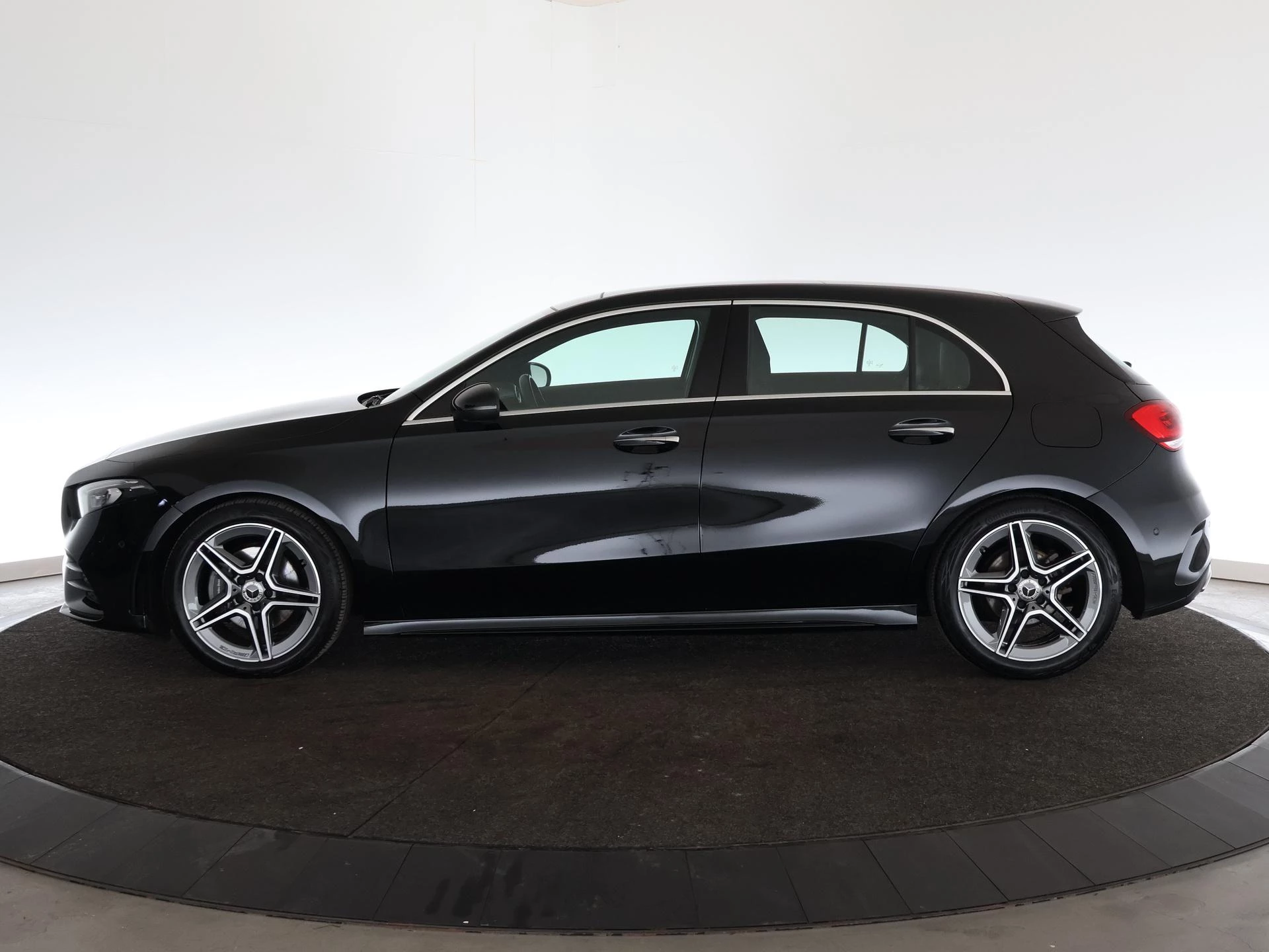 Mercedes-Benz-A-Klasse-image-1