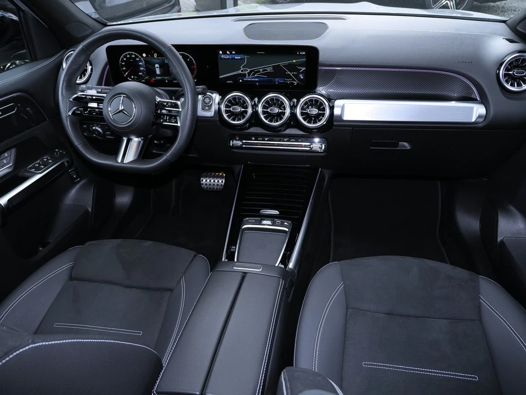 Mercedes-Benz-GLB 200-image-12