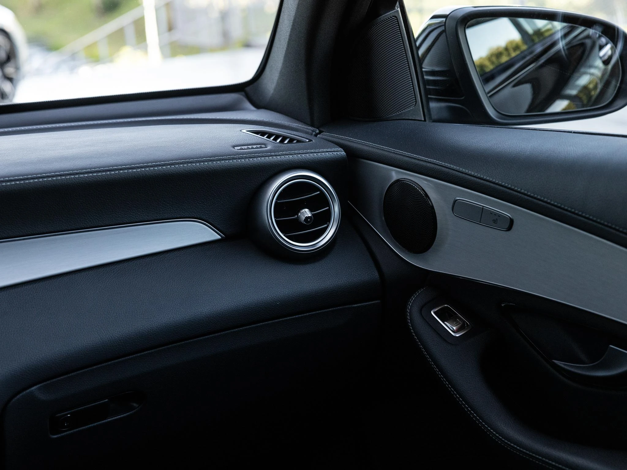 Mercedes-Benz-GLC-image-11