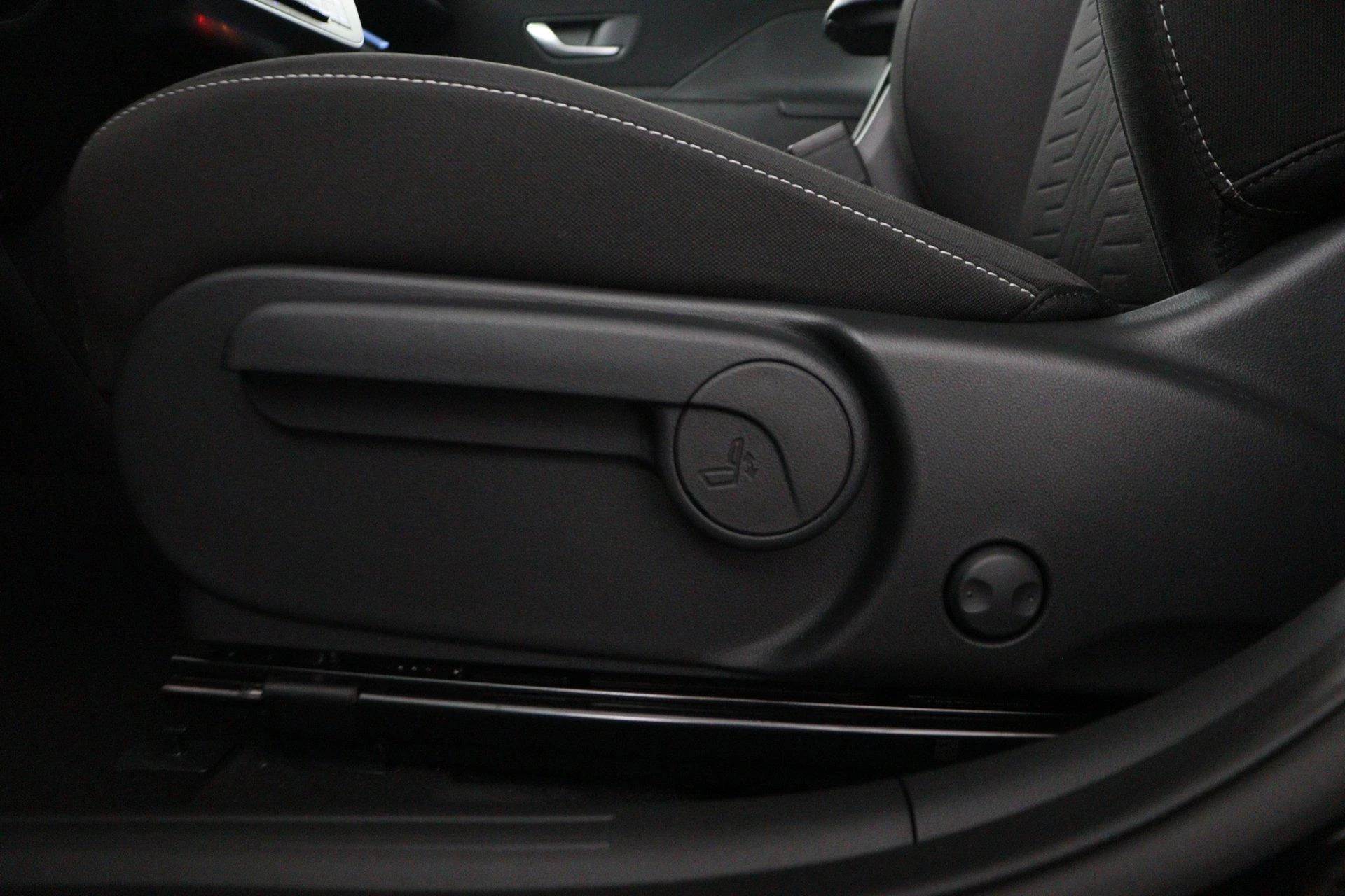 Hyundai-Kona-image-40