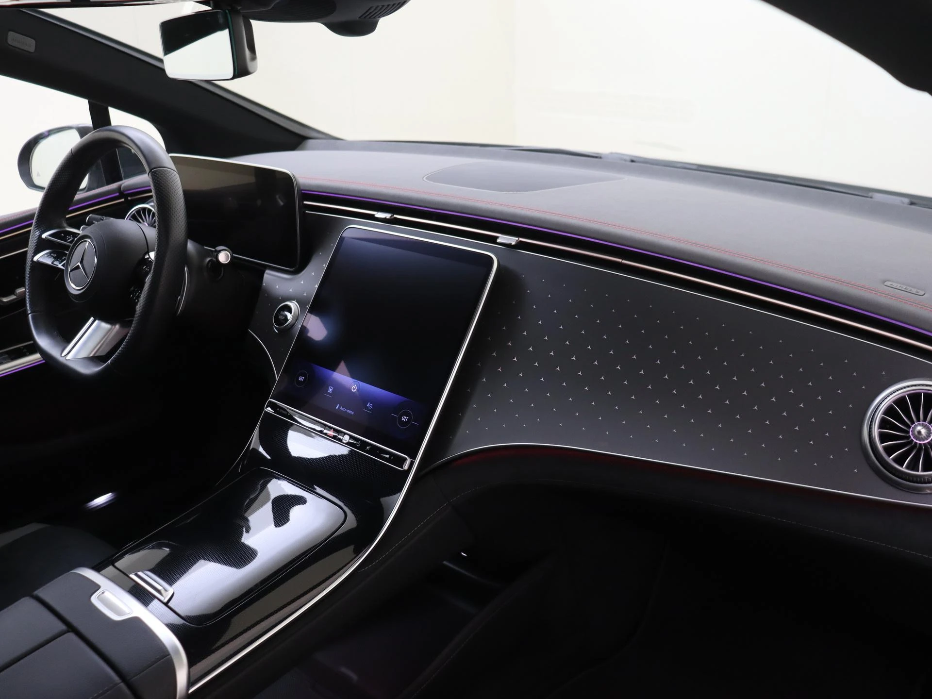Mercedes-Benz-EQE-image-4