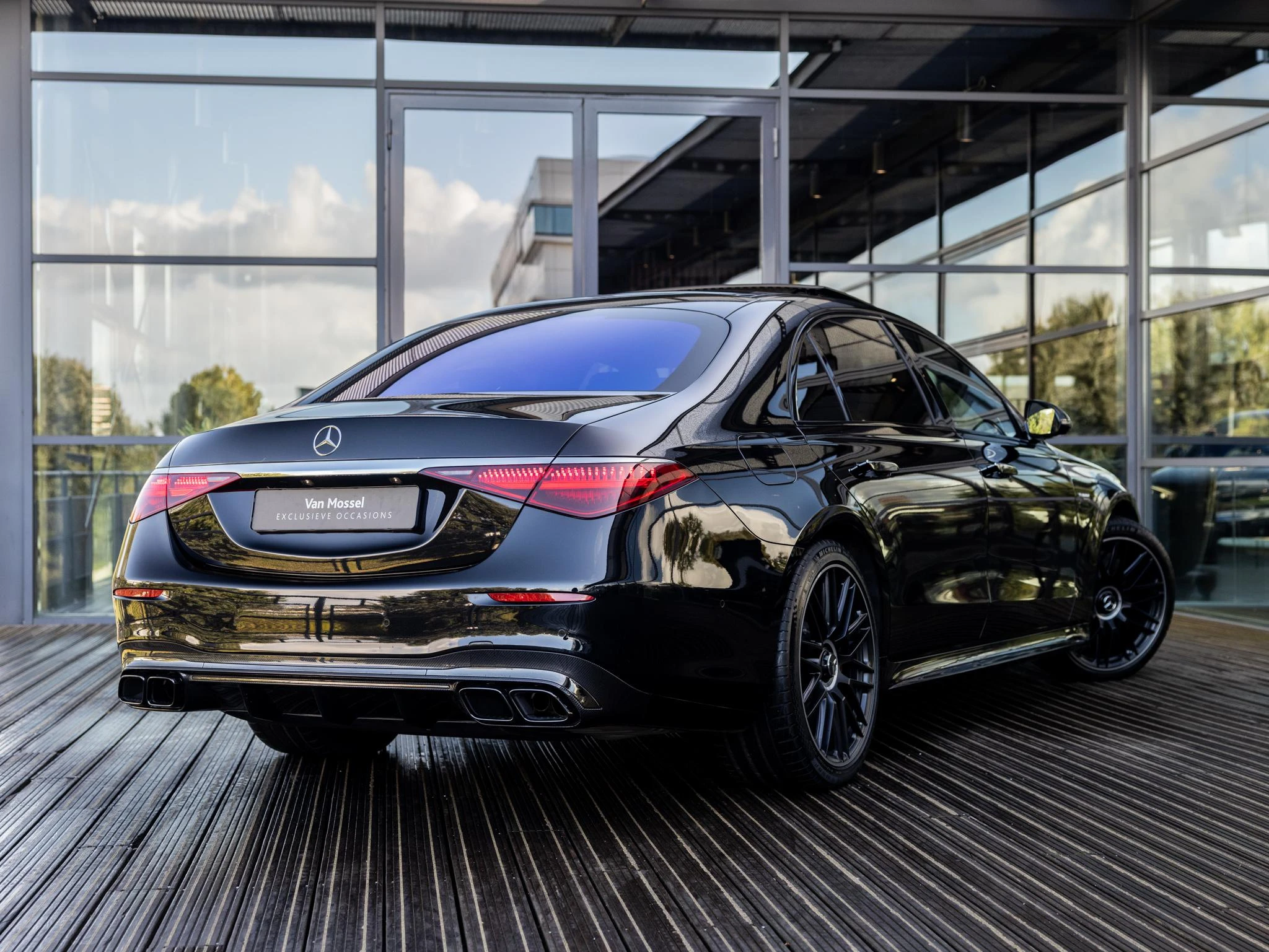 Mercedes-Benz-S-Klasse-image-4