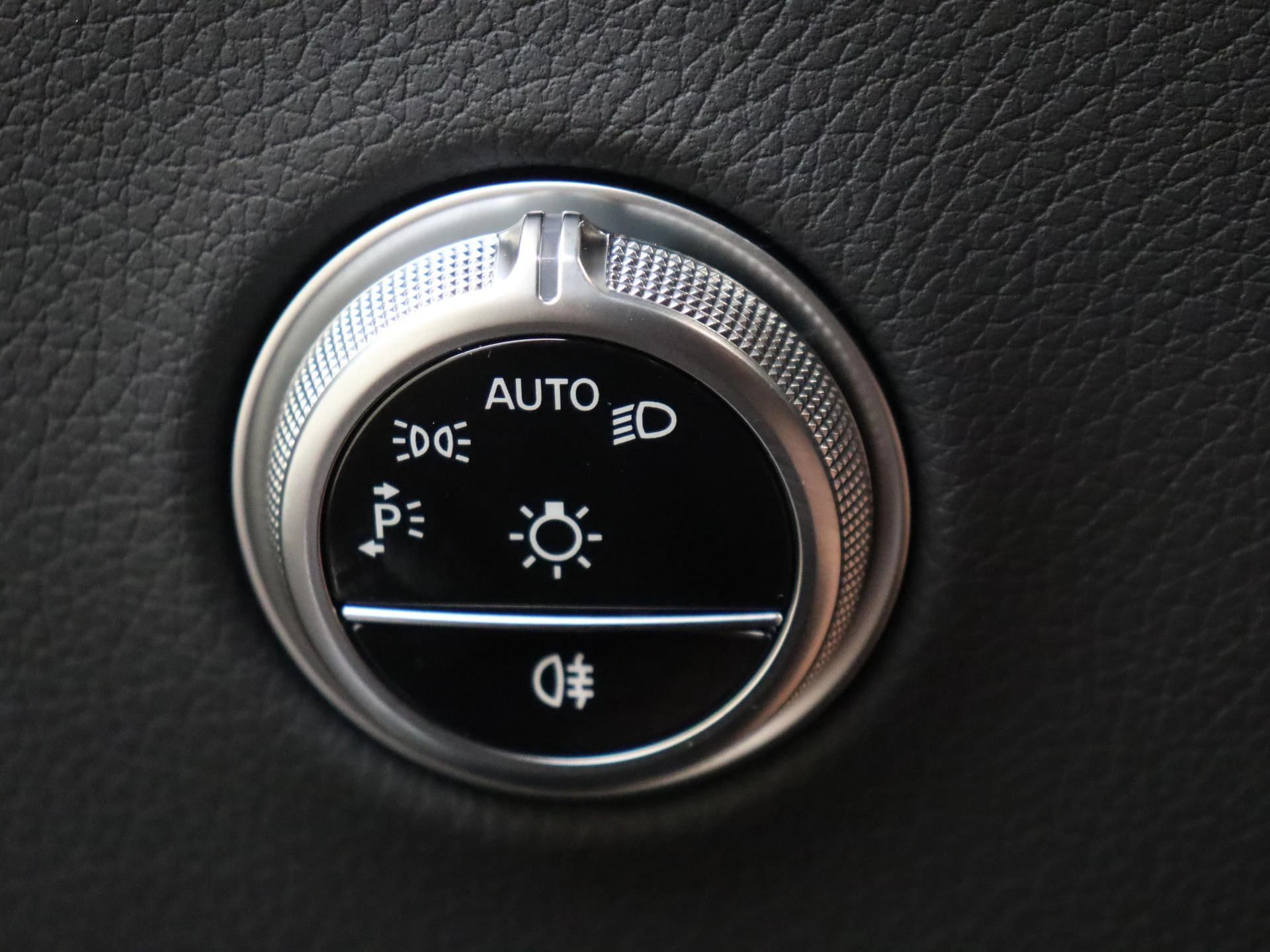 Mercedes-Benz-GLC-image-24