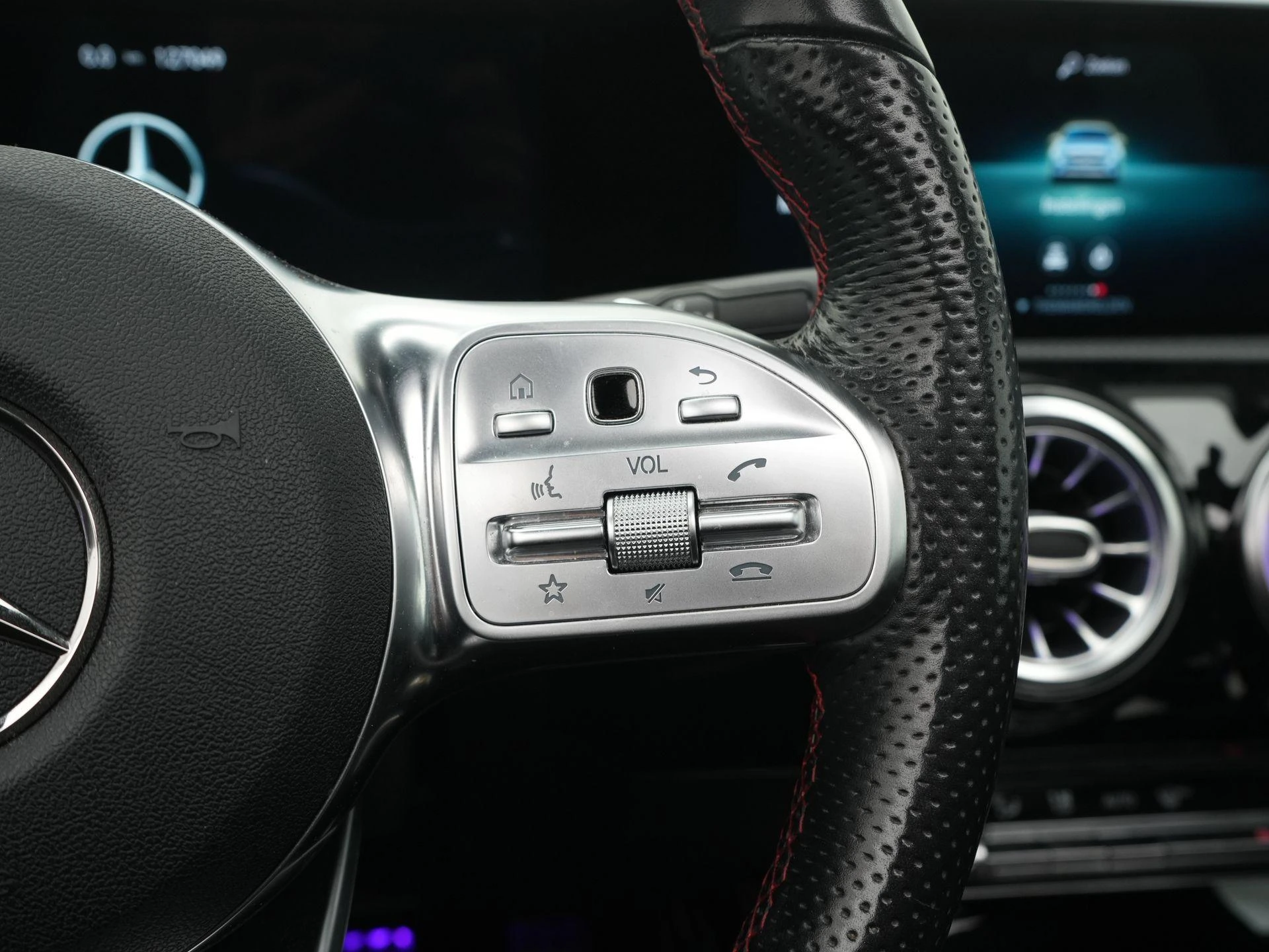 Mercedes-Benz-CLA-image-23