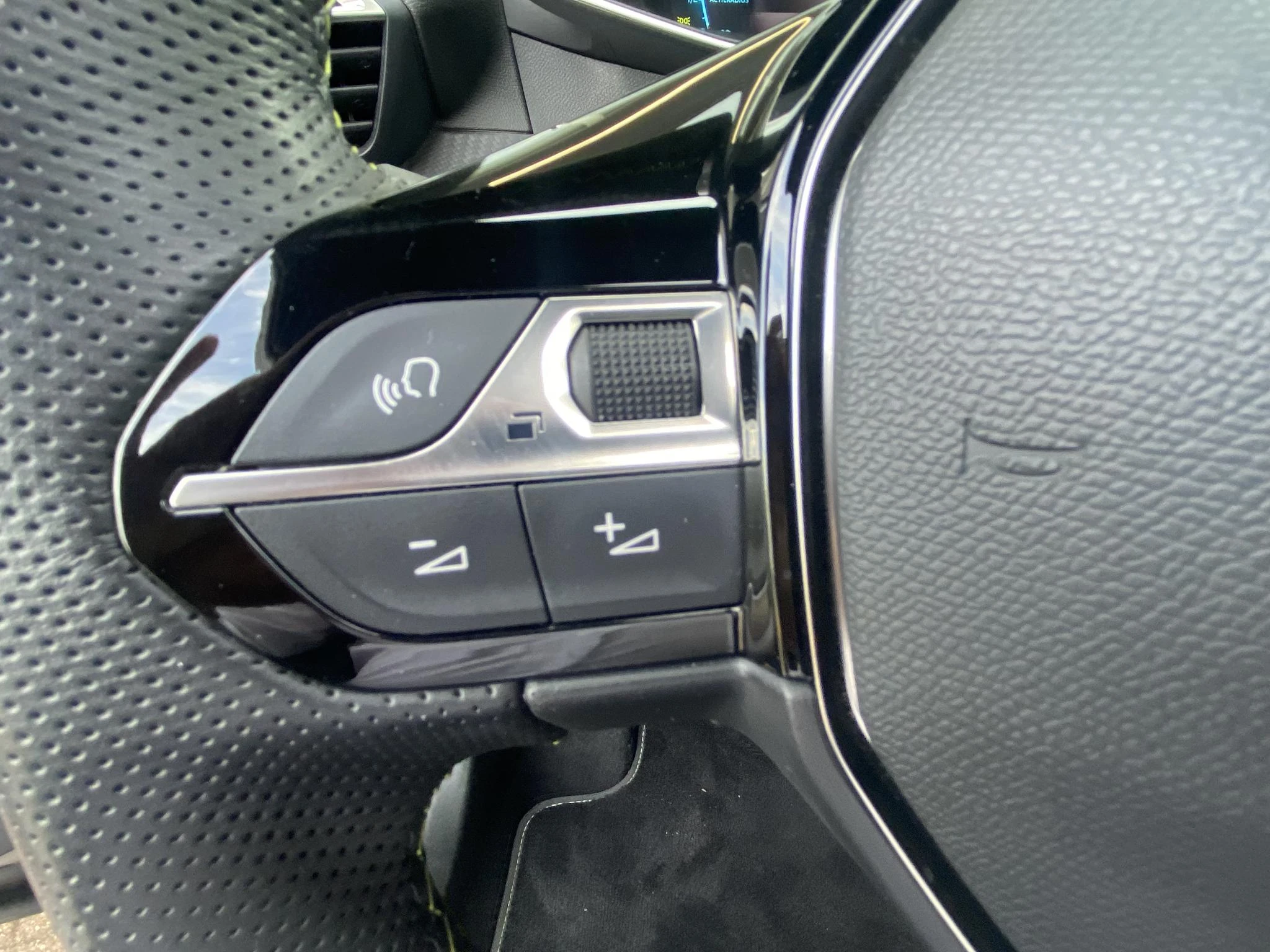 Peugeot-e-2008-image-16