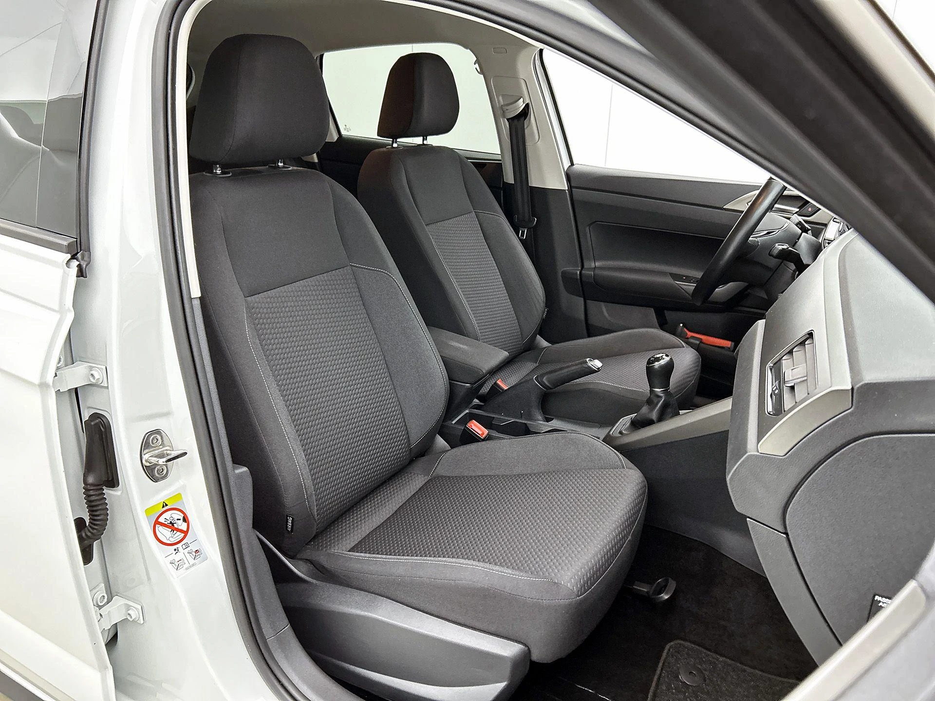 Volkswagen-Polo-image-31