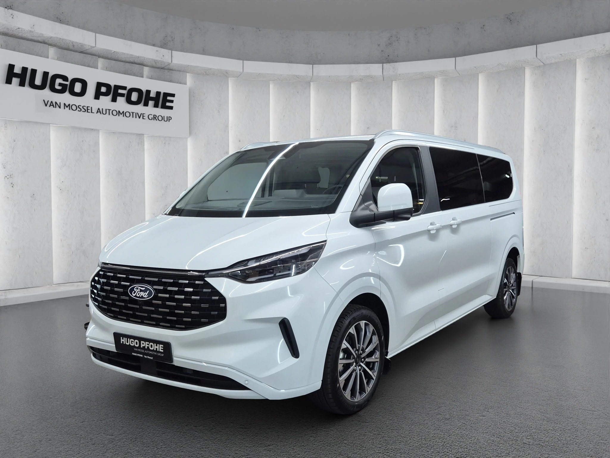 Ford-Tourneo Custom-image-0