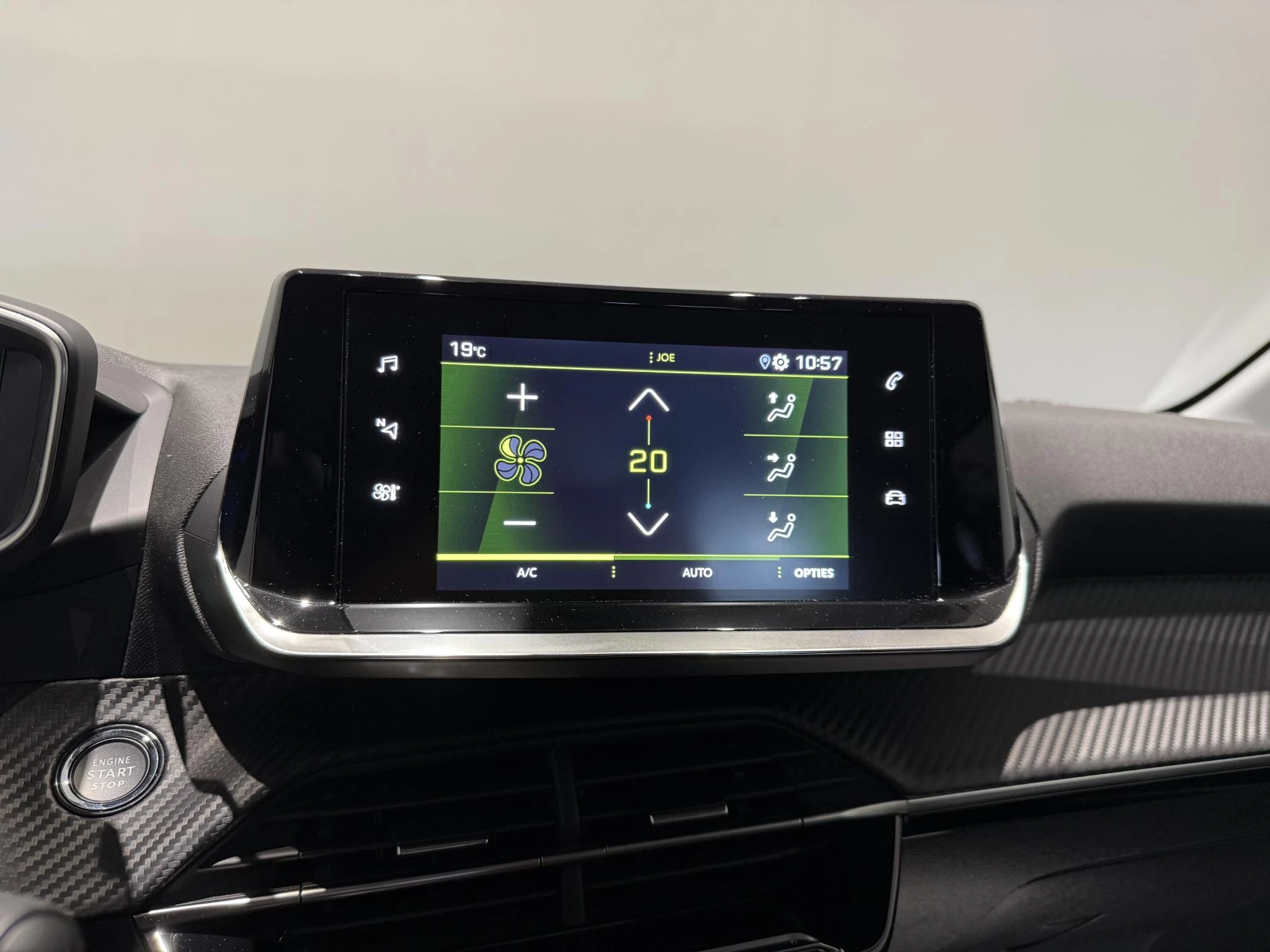 Peugeot-208-image-19
