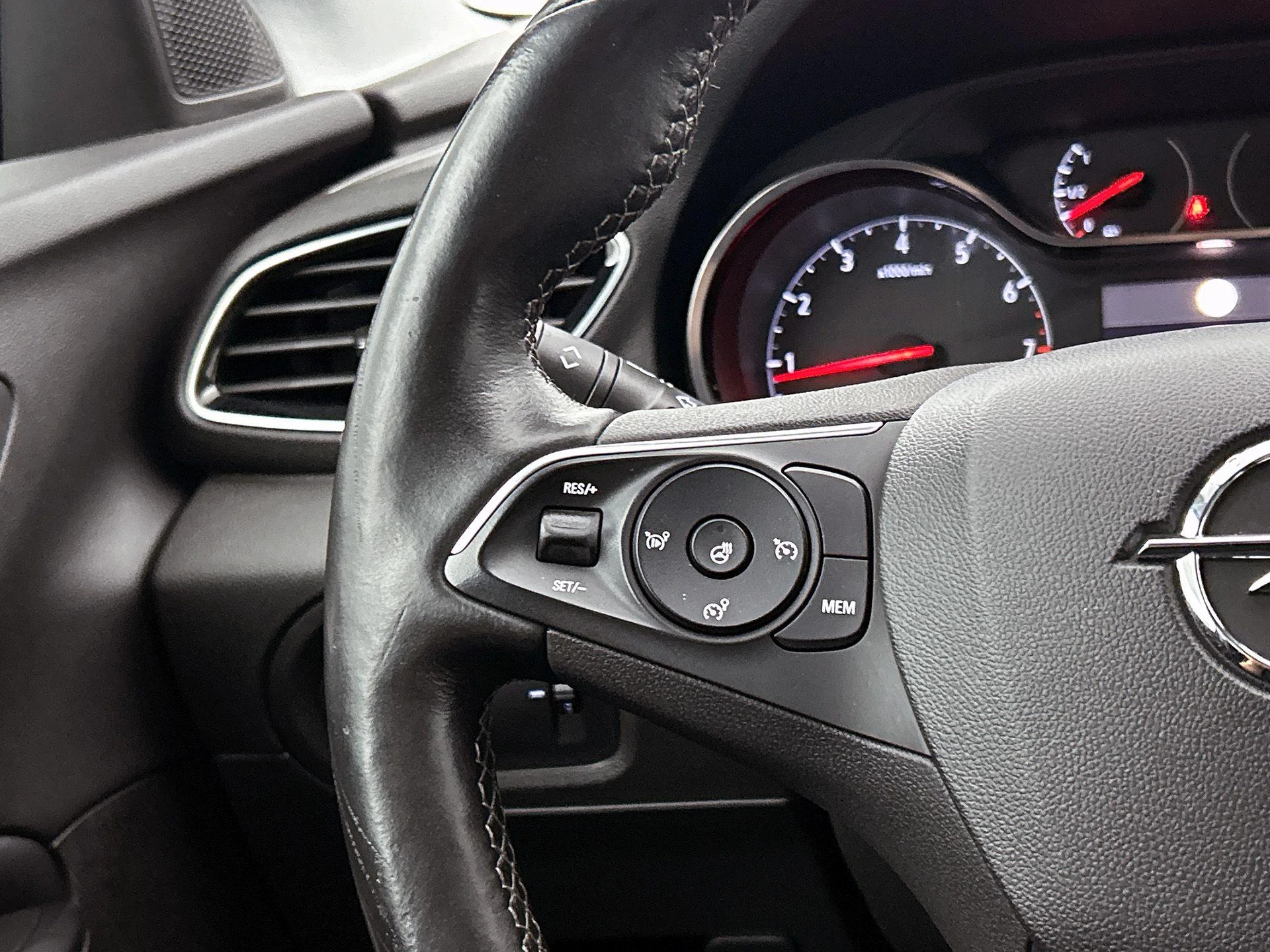 Opel-Grandland X-image-5