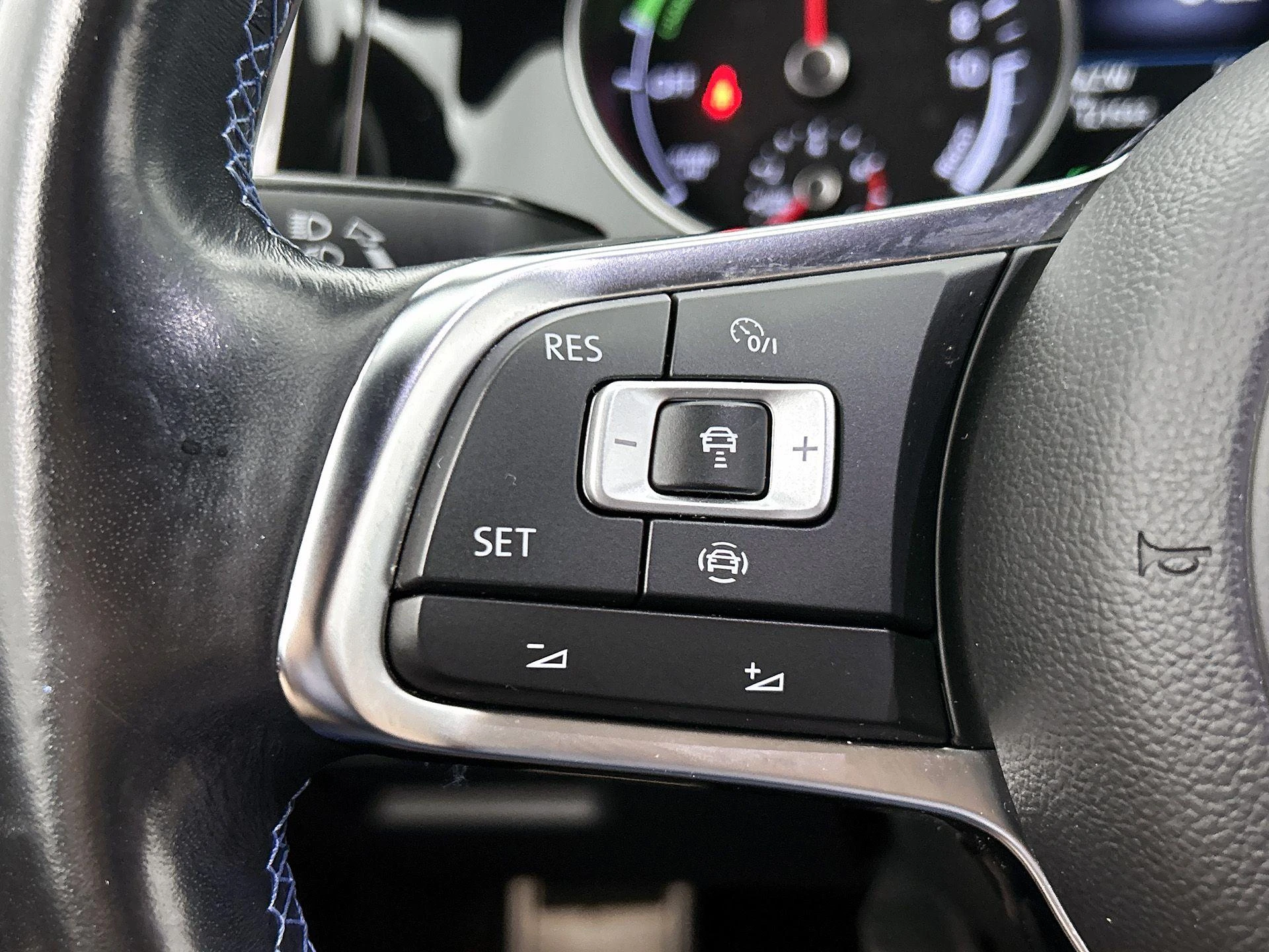 Volkswagen-Golf-image-5