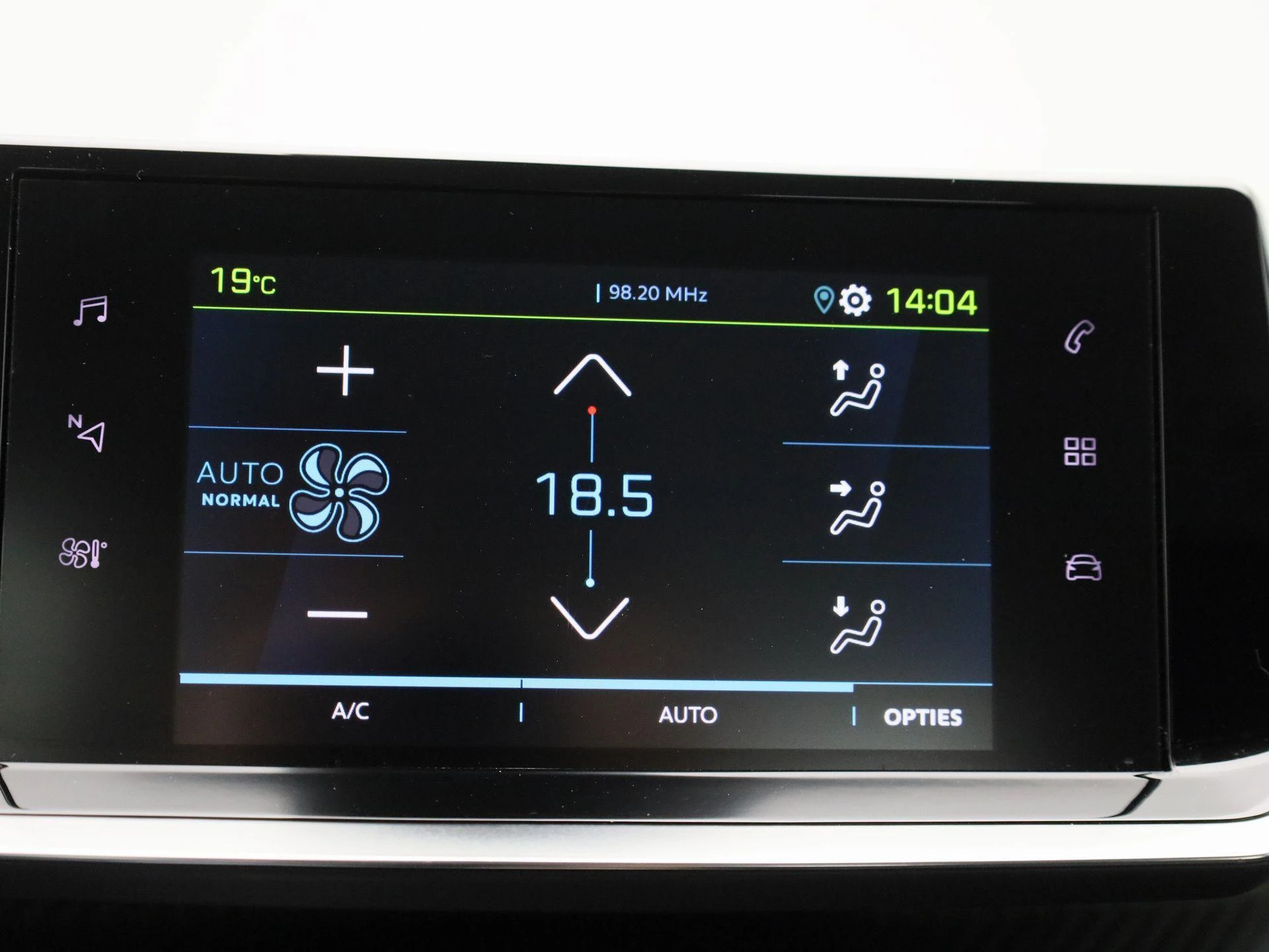 Peugeot-e-208-image-27