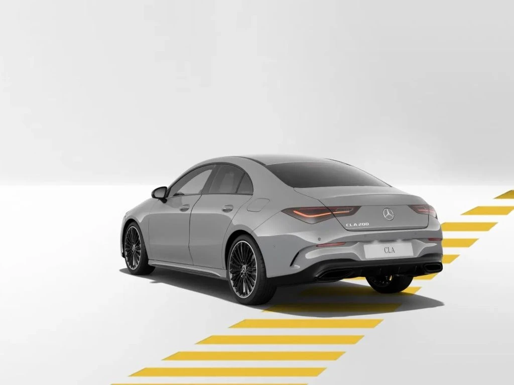 Mercedes-Benz-CLA 200-image-4