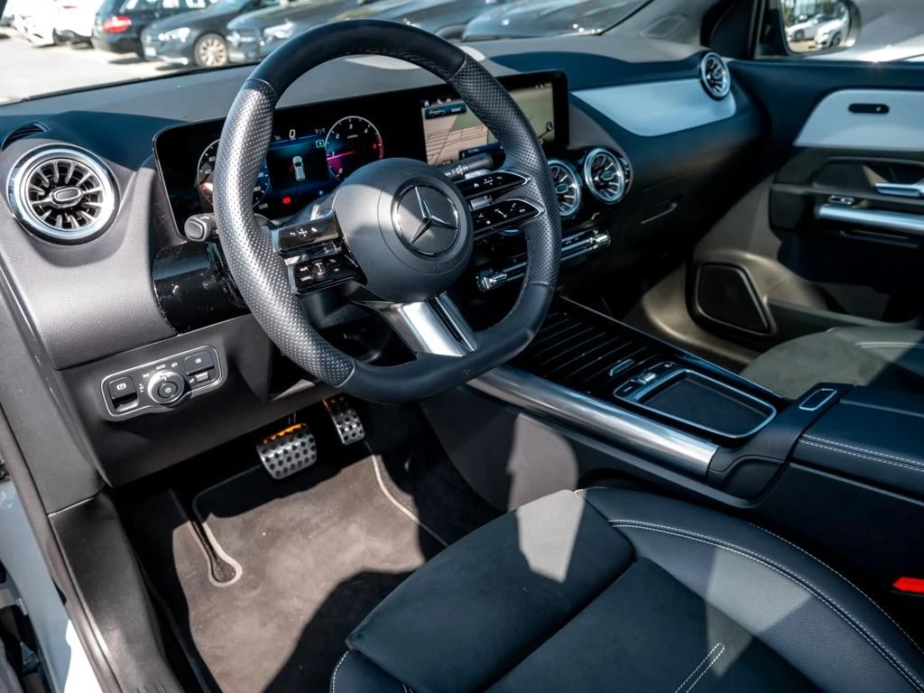 Mercedes-Benz-GLA 200 d-image-8