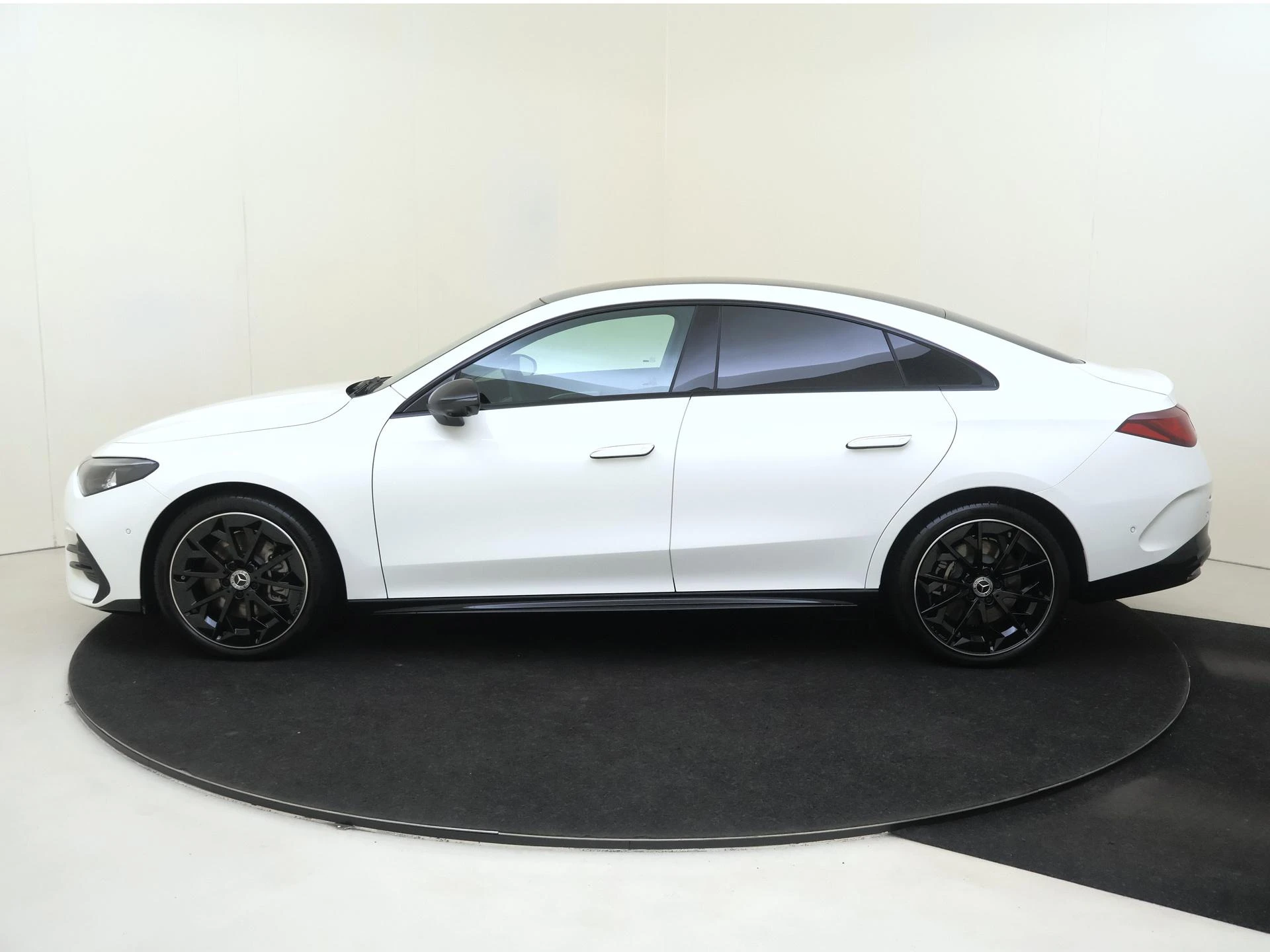 Mercedes-Benz-CLA-image-6