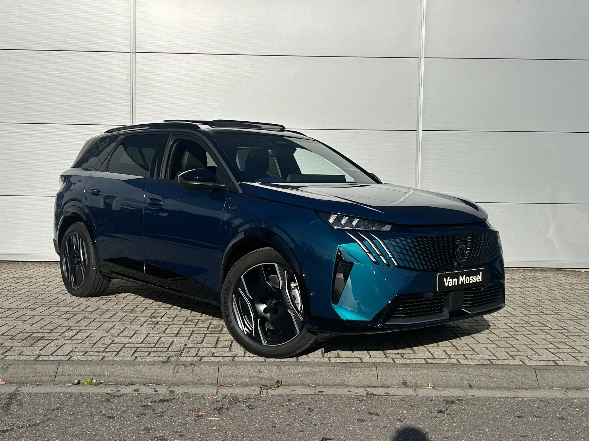 Peugeot-e-5008-image-7