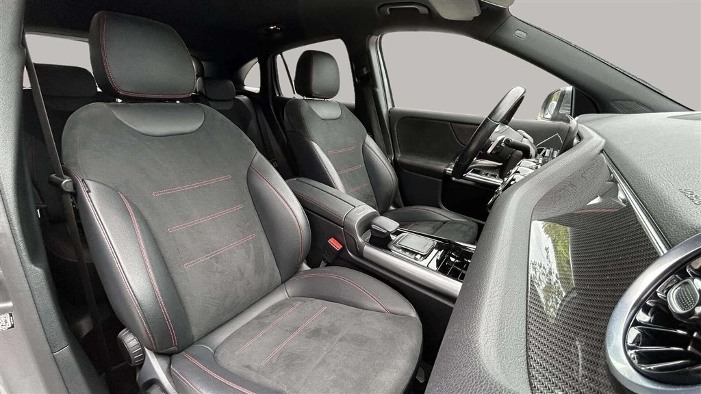 Mercedes-Benz-GLA-image-21