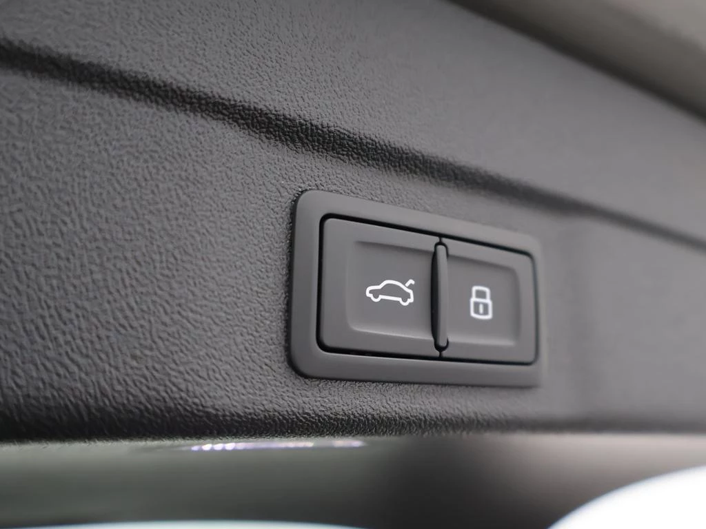 Audi A6 Avant Audi A6 Avant Advanced 2.0TDI QUATTRO DEMO 204PK *AUTOMAAT*360° CAMERA*TREKHAAK*PDC*NAVI*APP-CONNECT*...*