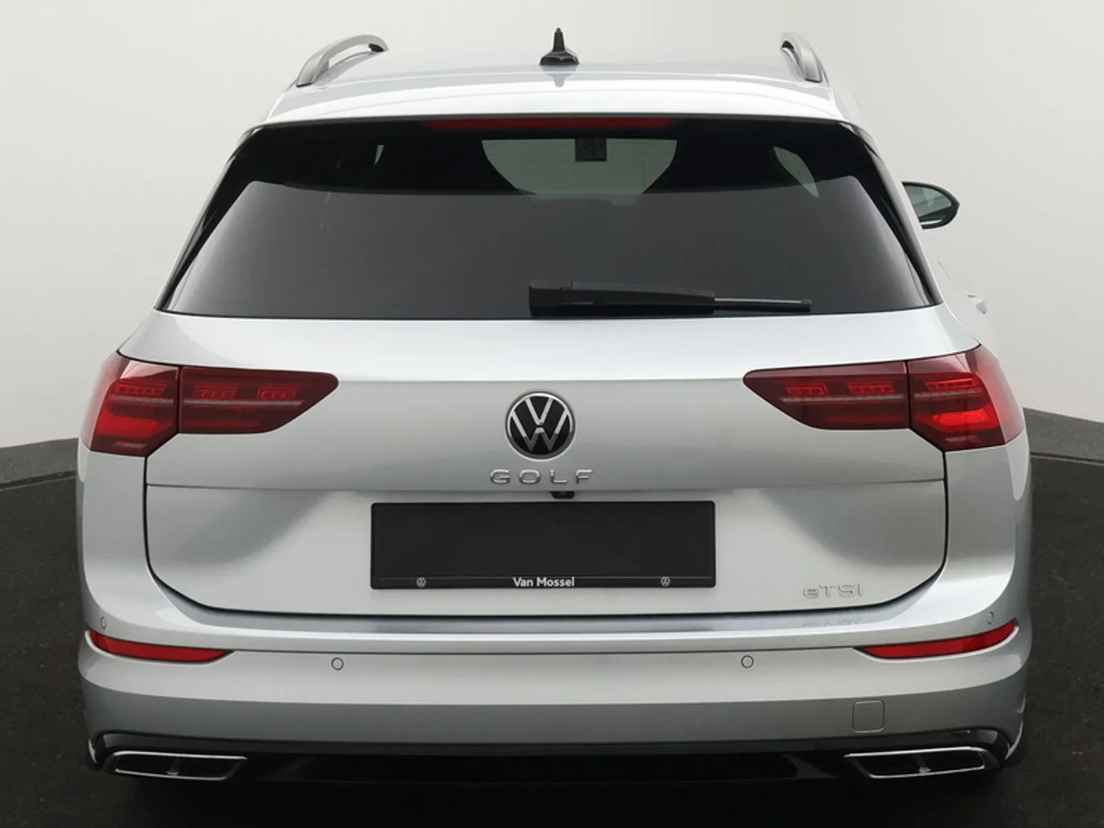 Volkswagen Golf VIII SW Golf Variant R-Line Business Premium 1.5eTSI 150PK *AUTOMAAT*SPORTZETELS*ALCANTARA*CAMERA*PDC*ACC*AP