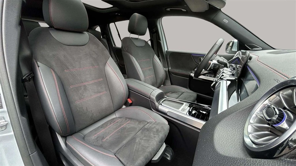 Mercedes-Benz-EQB-image-22