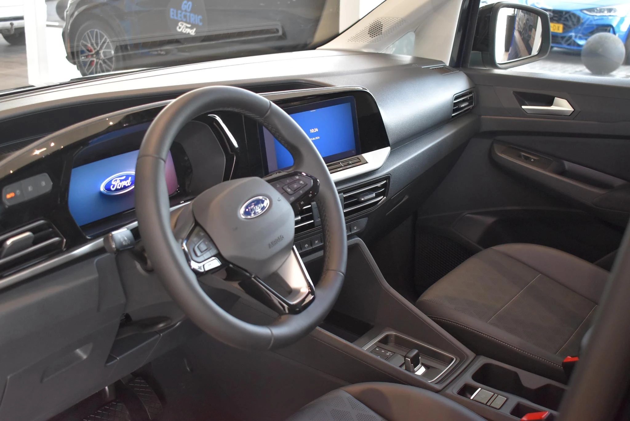 Ford Tourneo Connect 1.5 EcoBoost PHEV L2 Limited/Titanium