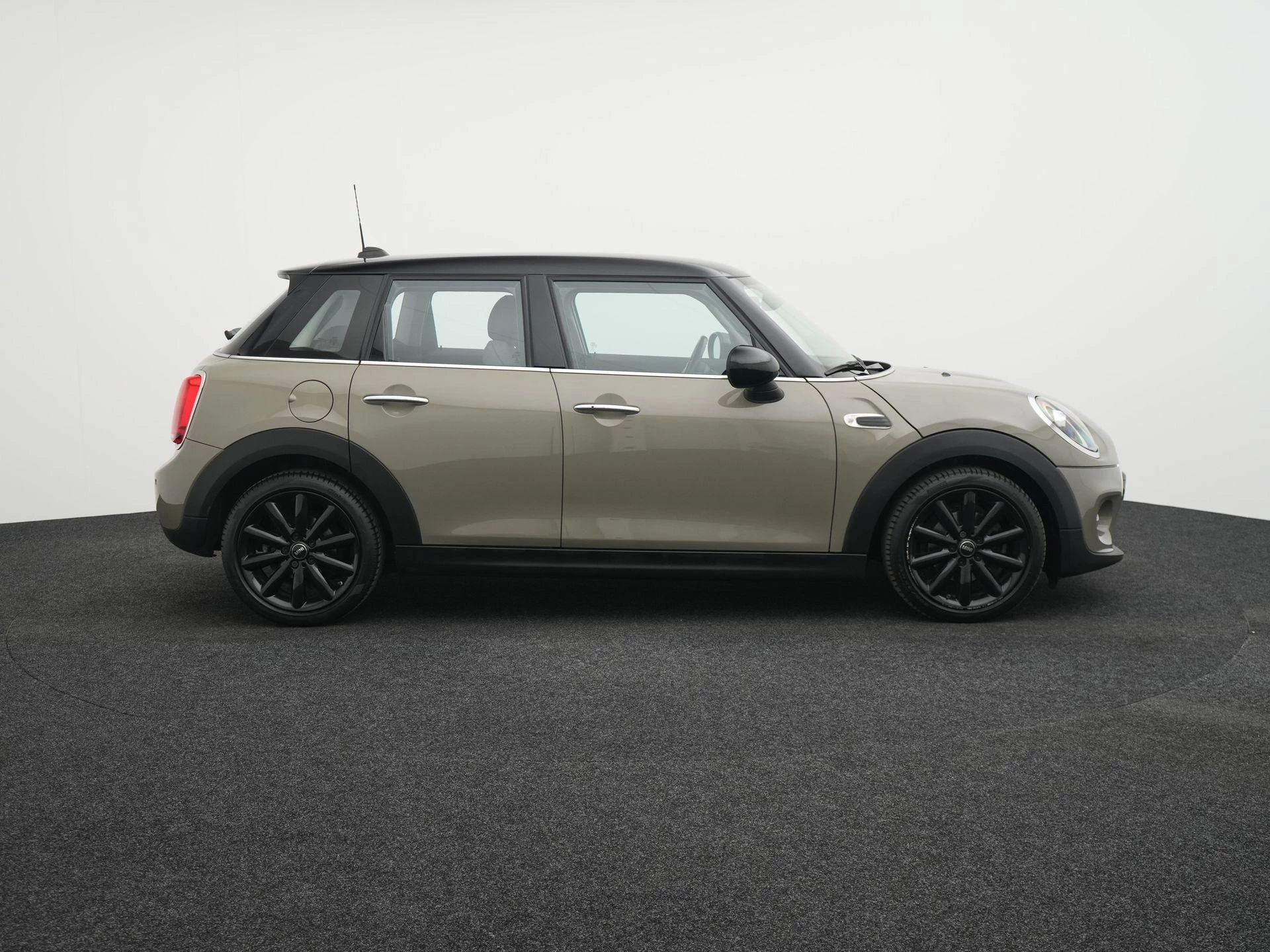 MINI-Cooper-image-5