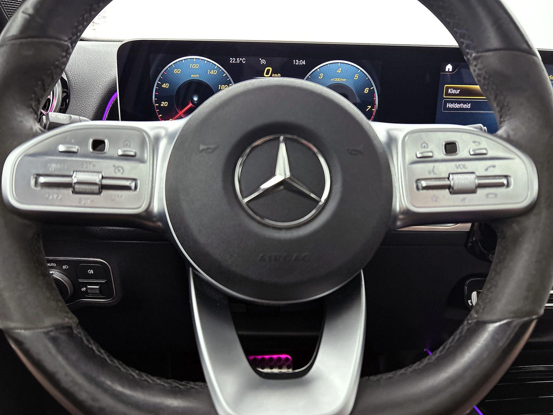 Mercedes-Benz-GLB-image-46