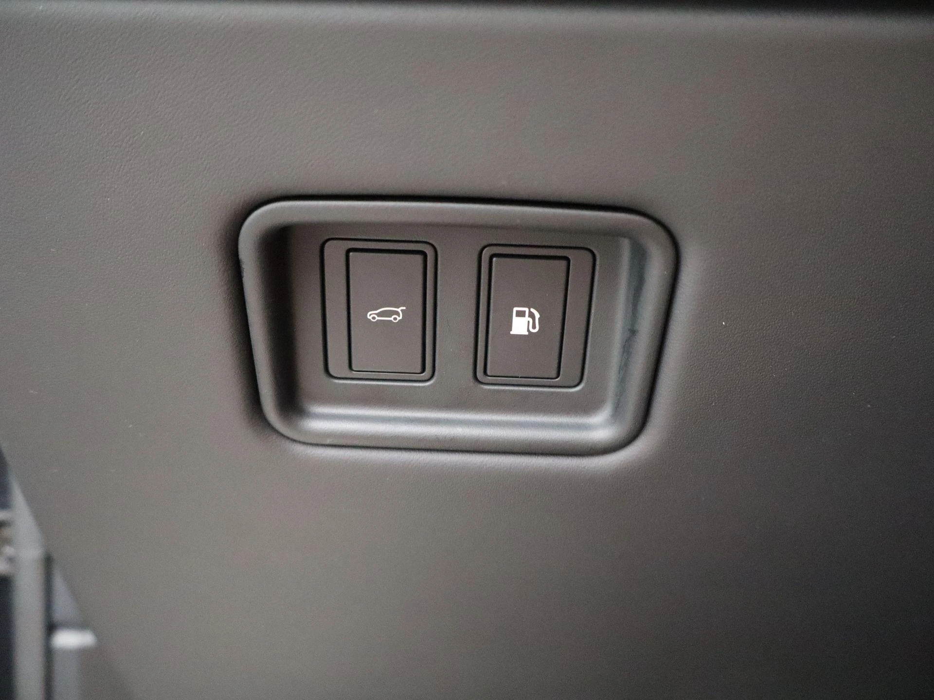 Land Rover-Range Rover-image-26